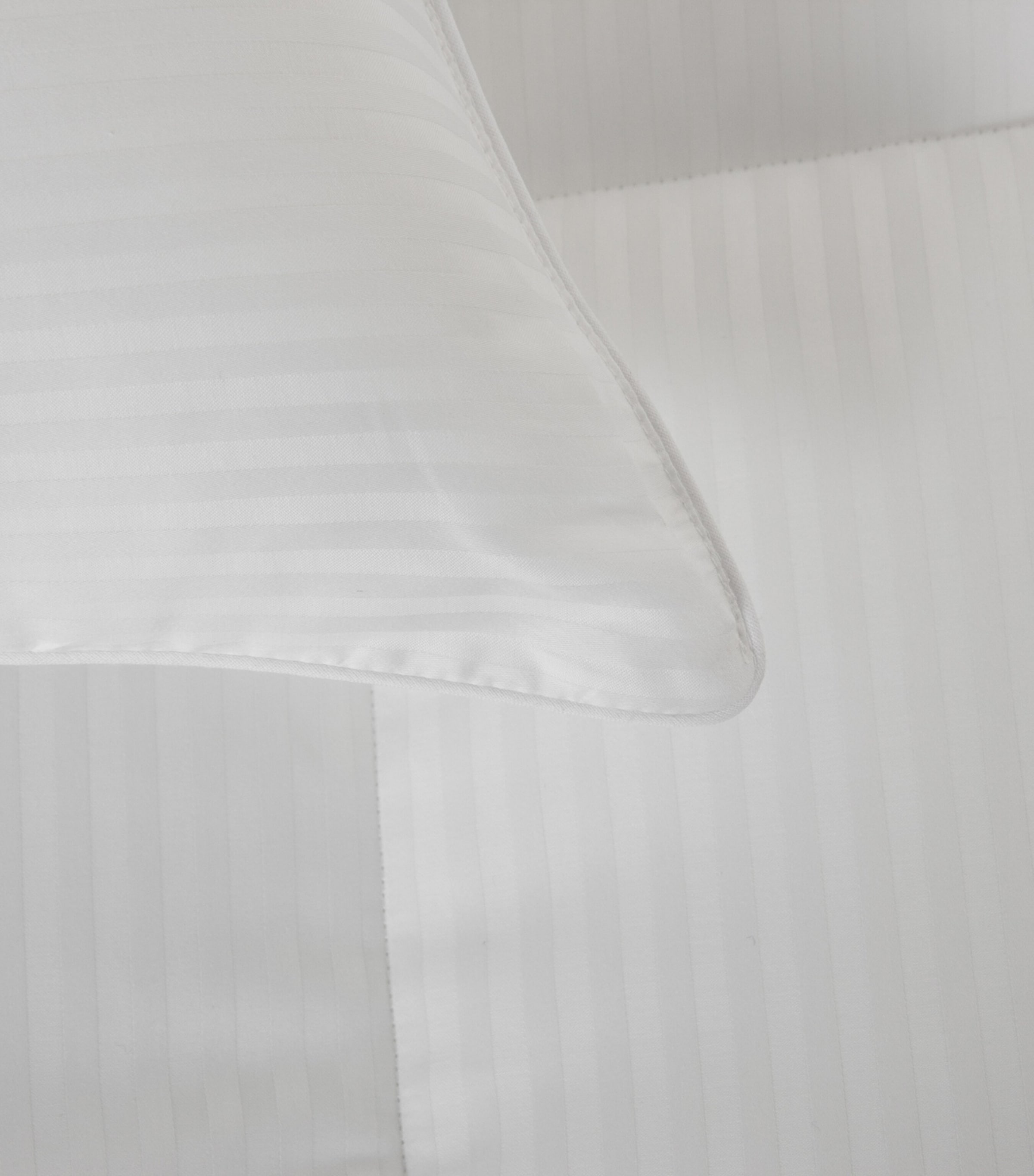 Frette Medium Nuvola Alternative Pillow Filler (30cm x 40cm) White Image 3