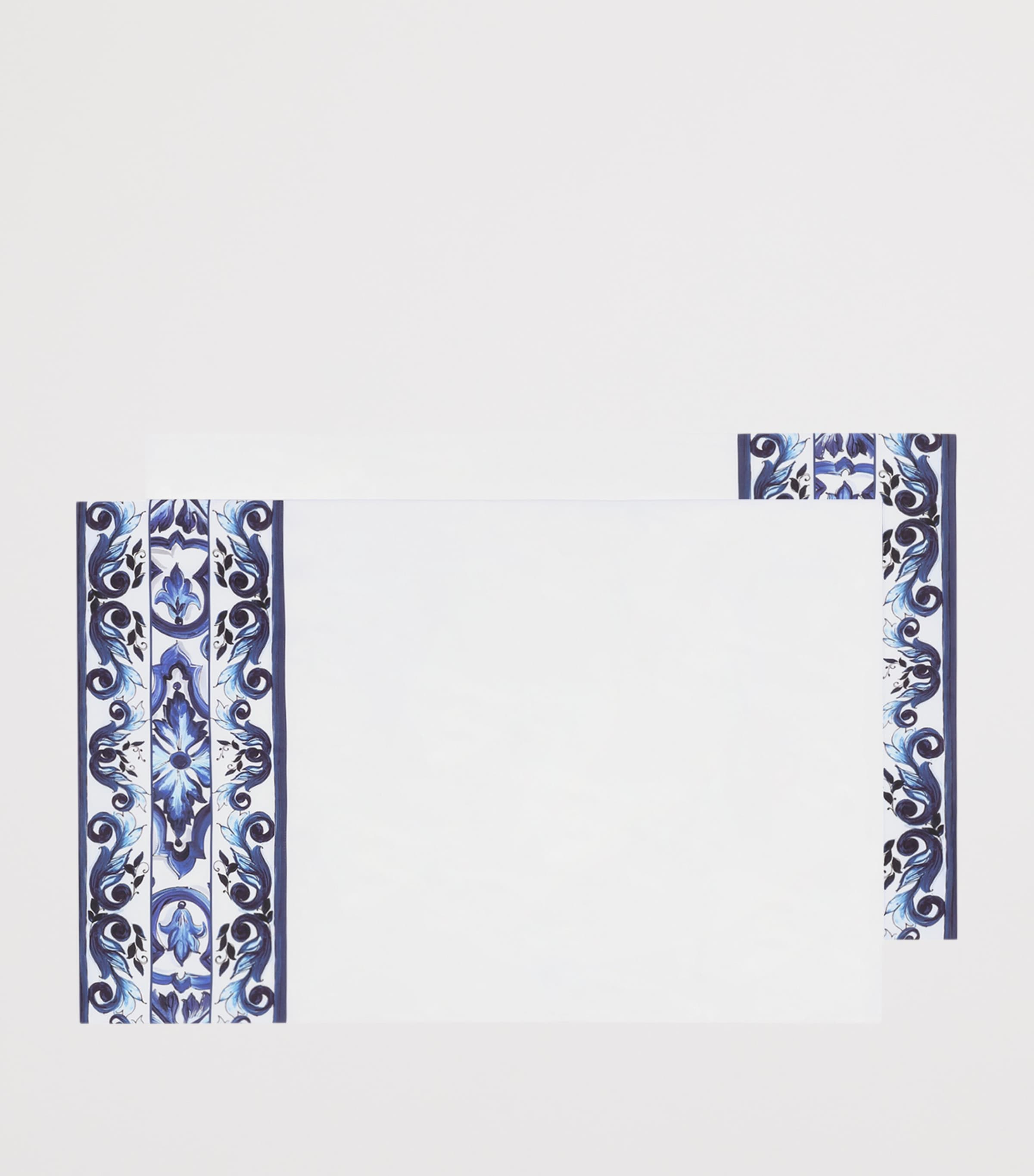 Dolce&Gabbana Casa Set of 2 Cotton Majolica Pillowcases (50cm x 80cm) Bianco/blu Med Image 2