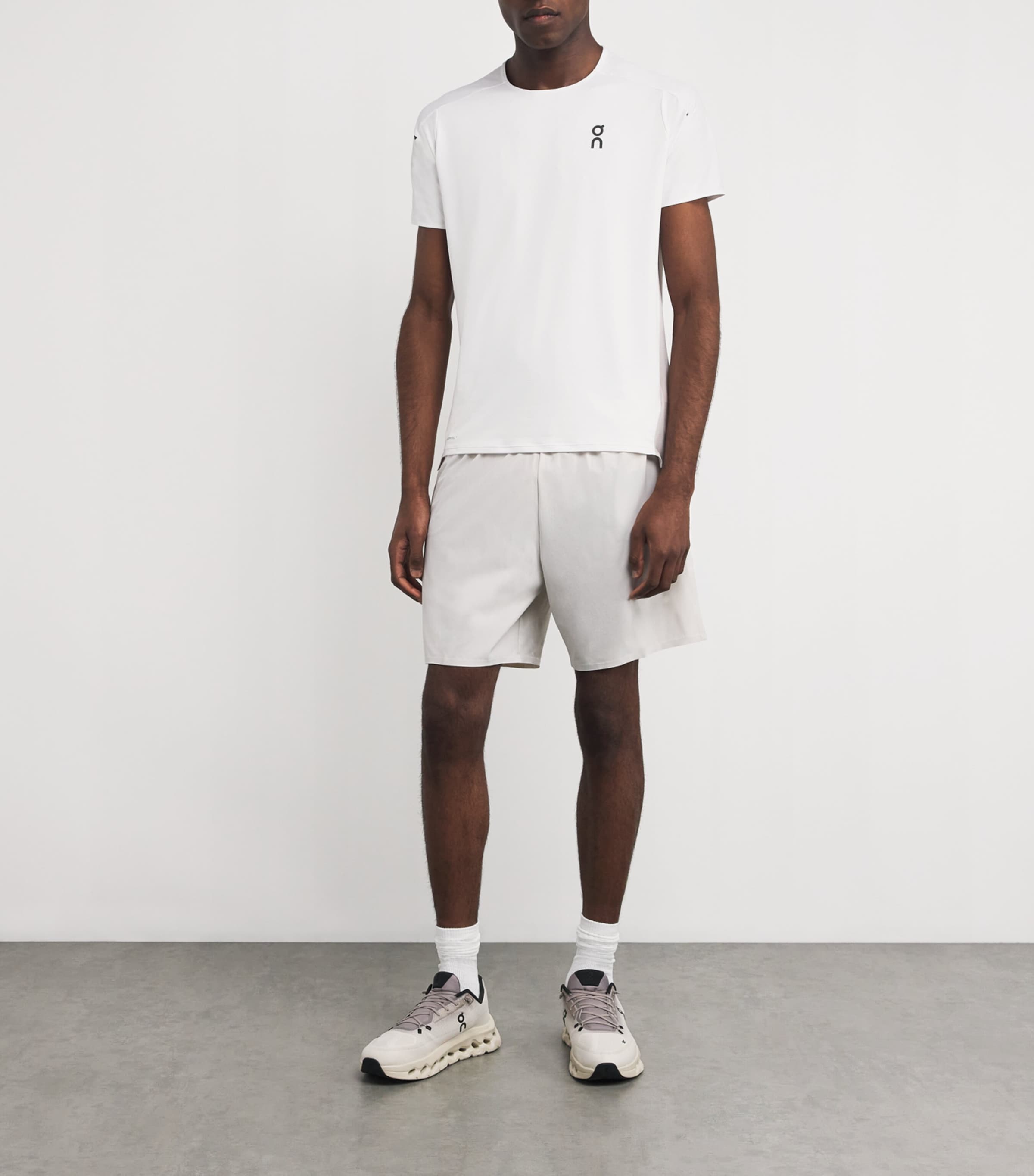 On Mens Performance T-Shirt White | Silver Image 2