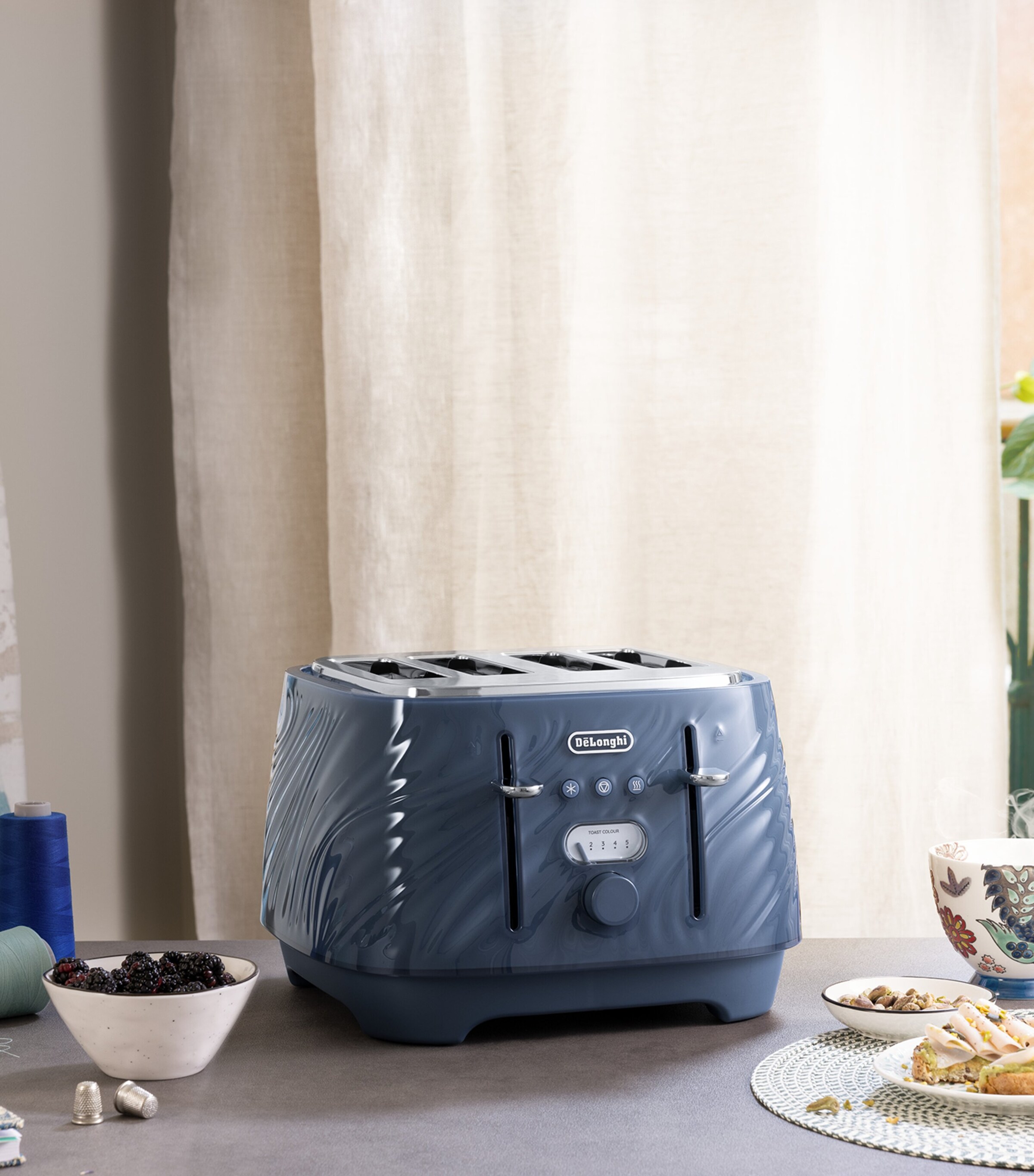 De'Longhi Ballerina Seta Toaster Silky Blue Image 6
