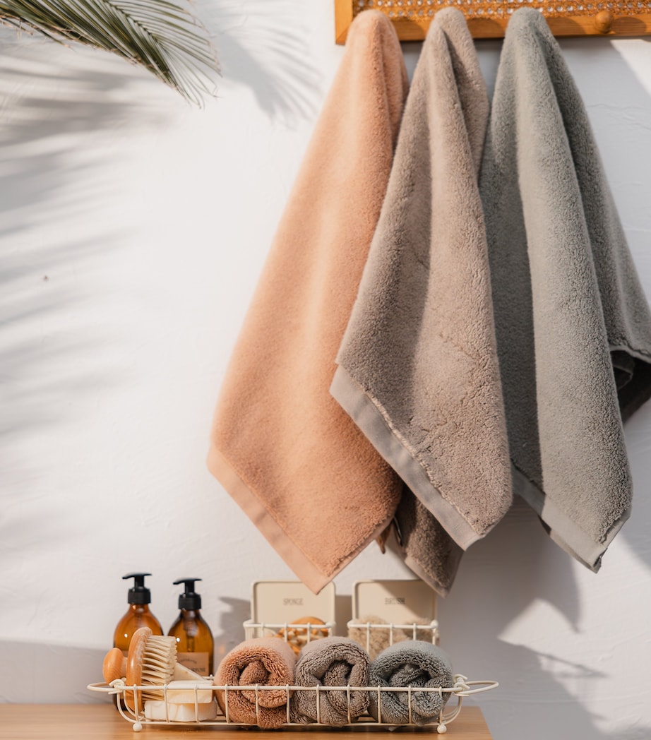 Organic Cotton Olympia Bath Towel (76cm x 142cm) MOSS Image 2