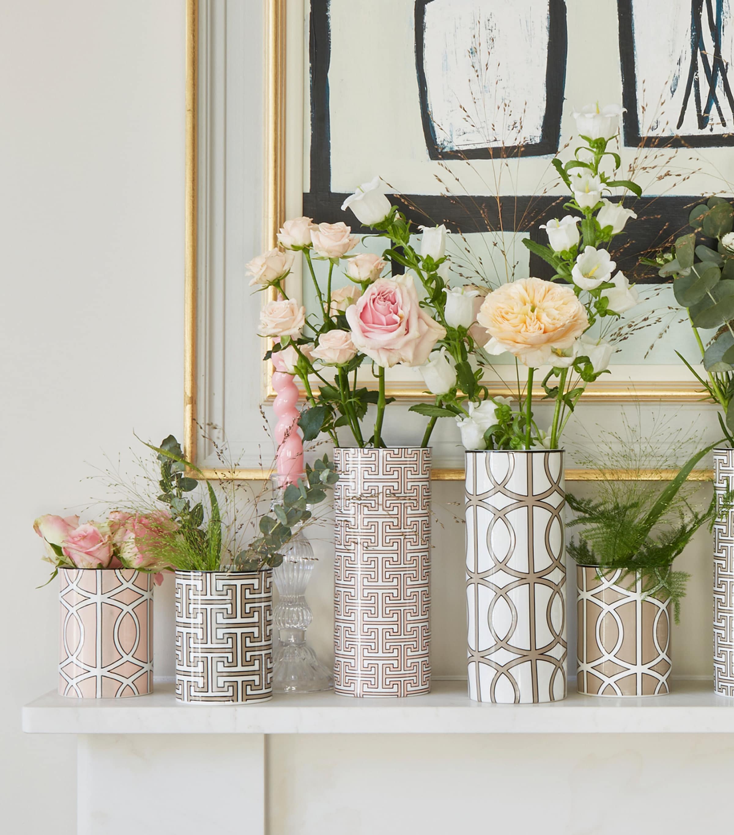 Bone China Loop Vase (11.5cm) TRUFFLE/WHITE Image 4