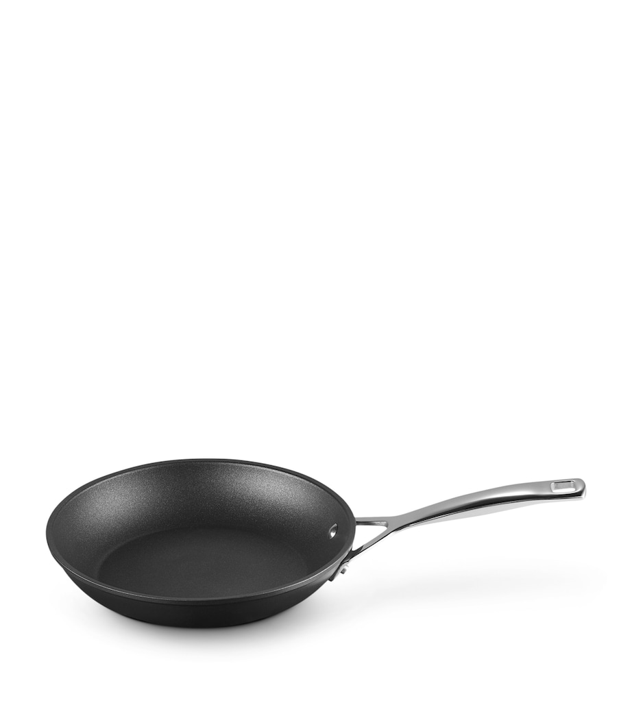 Le Creuset Non-Stick Shallow Frying Pan (22cm) Image 3