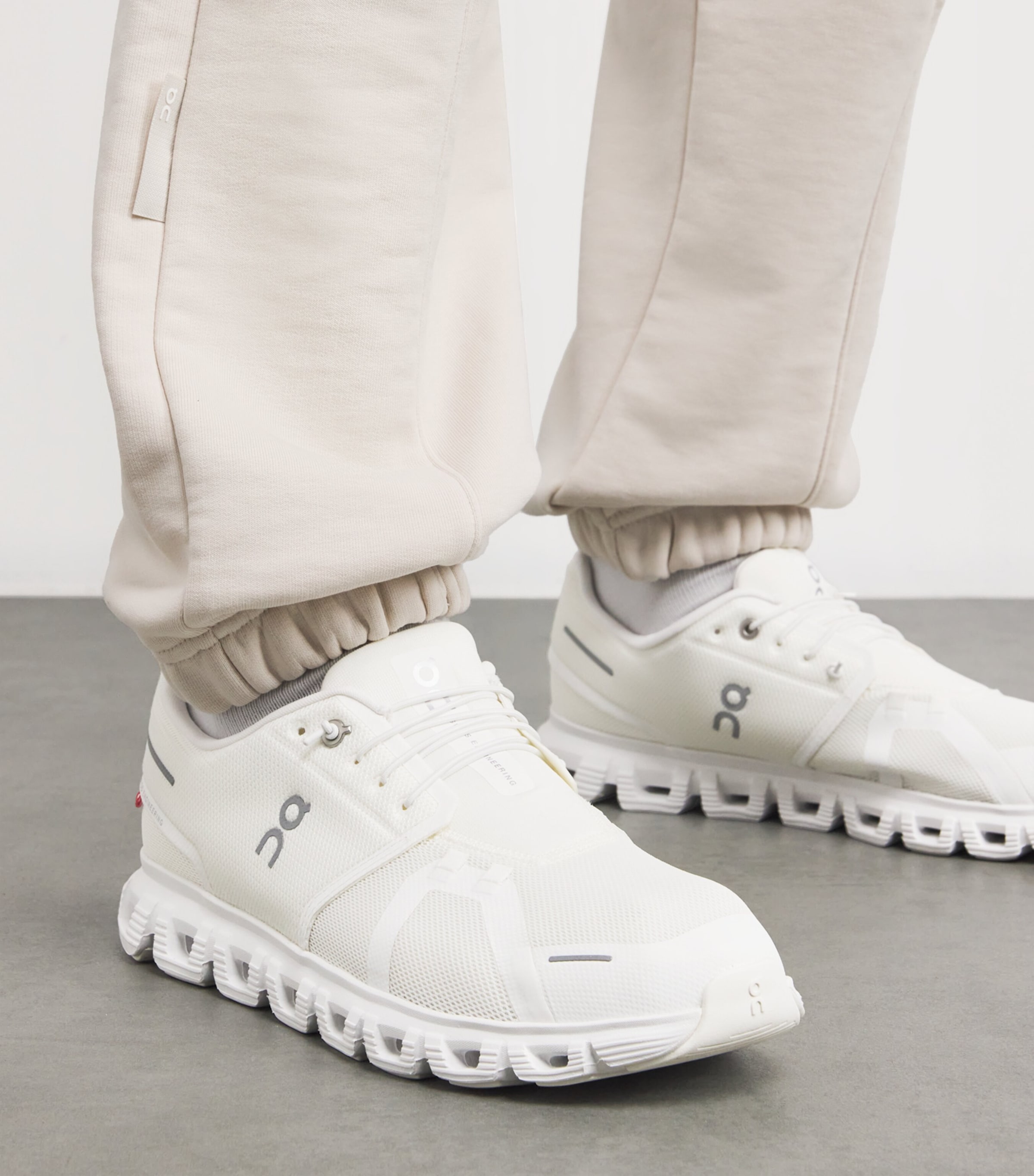 On Mens Cloud 6 Trainers White | White Image 2