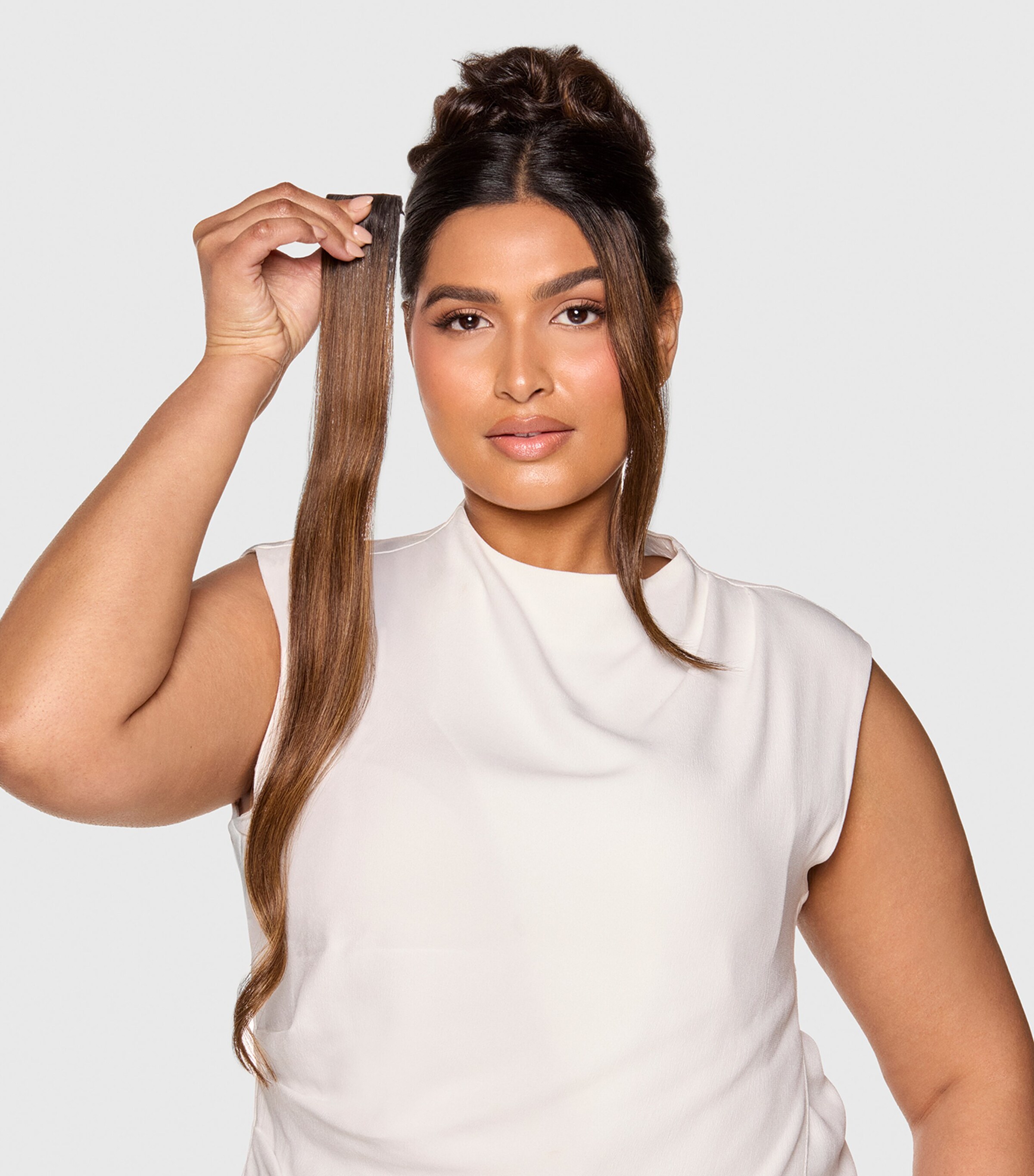 Beauty Works Beauty Works x Huda BARELY THERE Mix & Match Minis Clip-In Hair Extensions (20") Honey Blonde Image 4