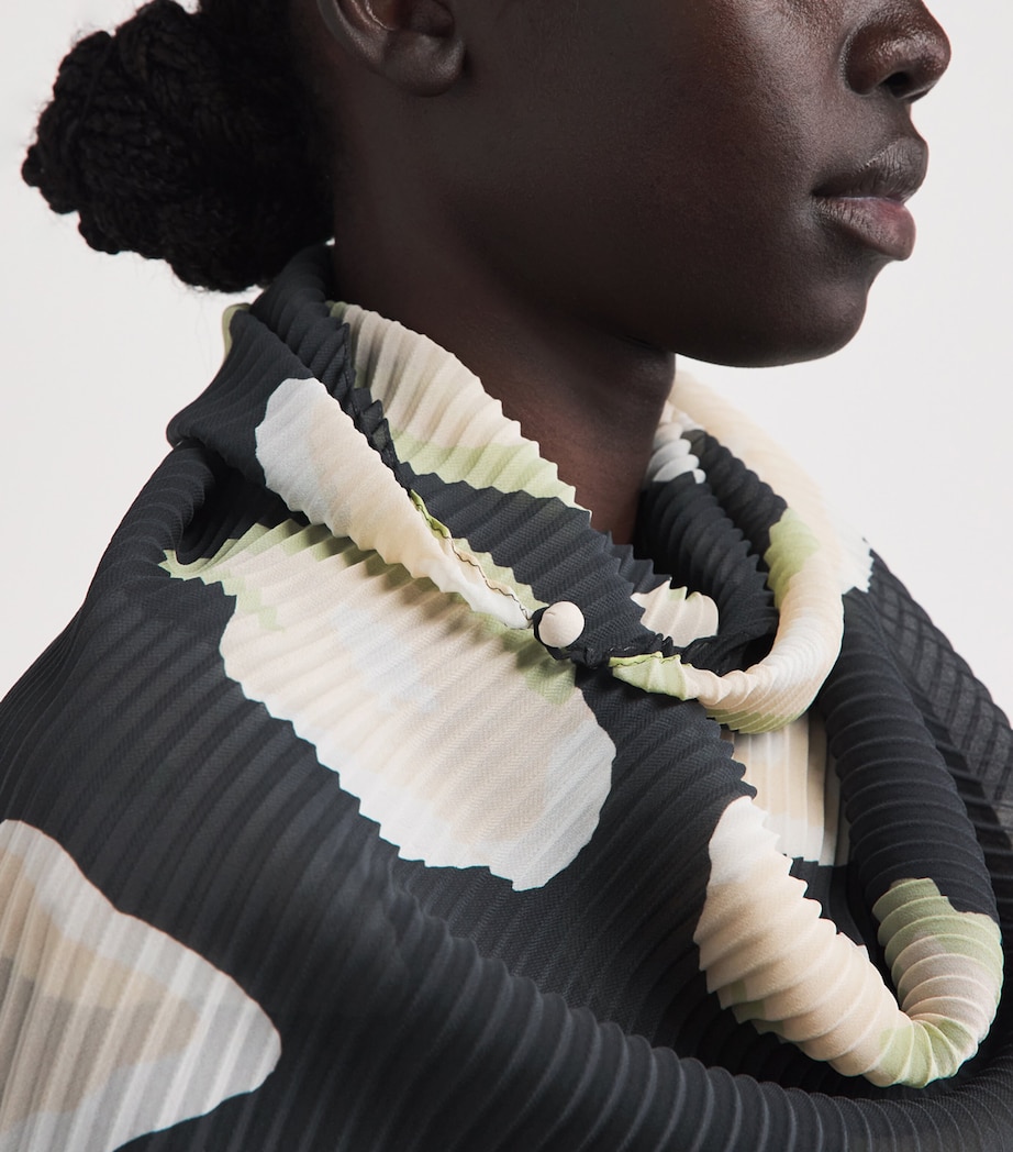 Issey Miyake Floral Verve Pleats Stole Black Hued Image 3