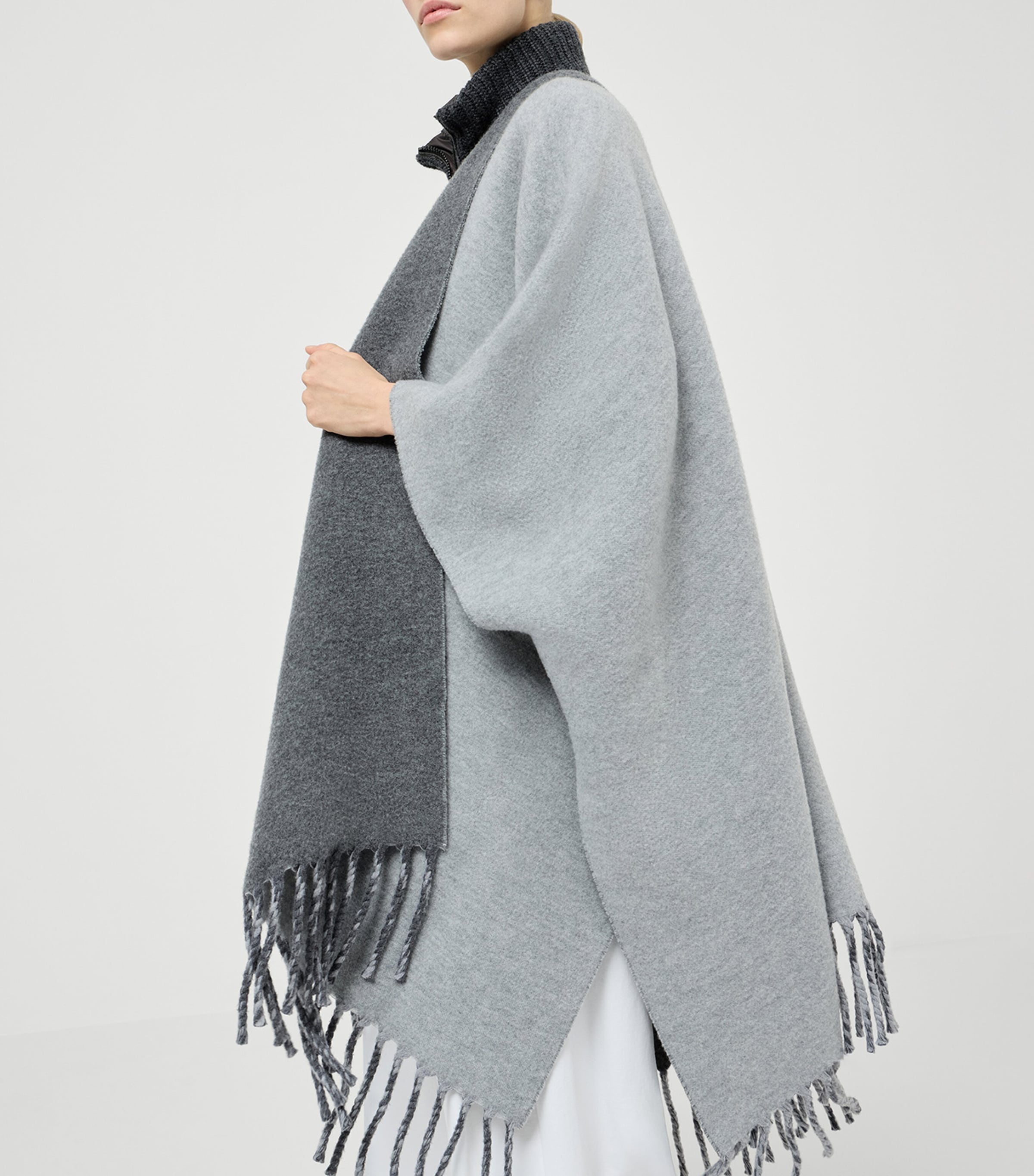 Brunello Cucinelli Womens Wool-Cashmere Reversible Poncho Image 4