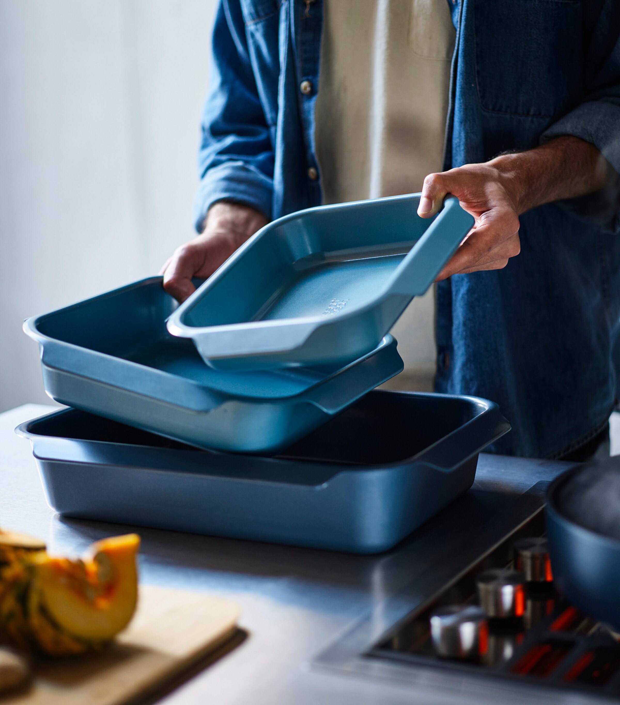 Set of 3 Non-Stick Nest Roasting Trays BLUE Image 3