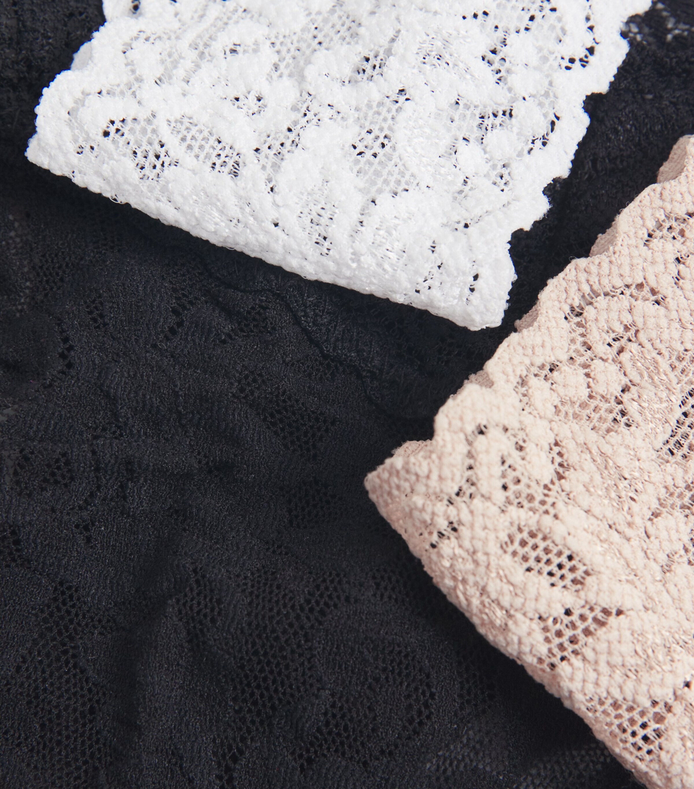 Lace Low-Rise Thongs (Pack of 3) BLACK/WHITE/CHA Image 3