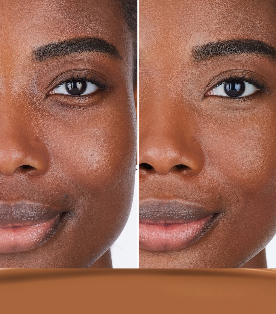 Light Reflecting Foundation ALEXANDRIA Image 3