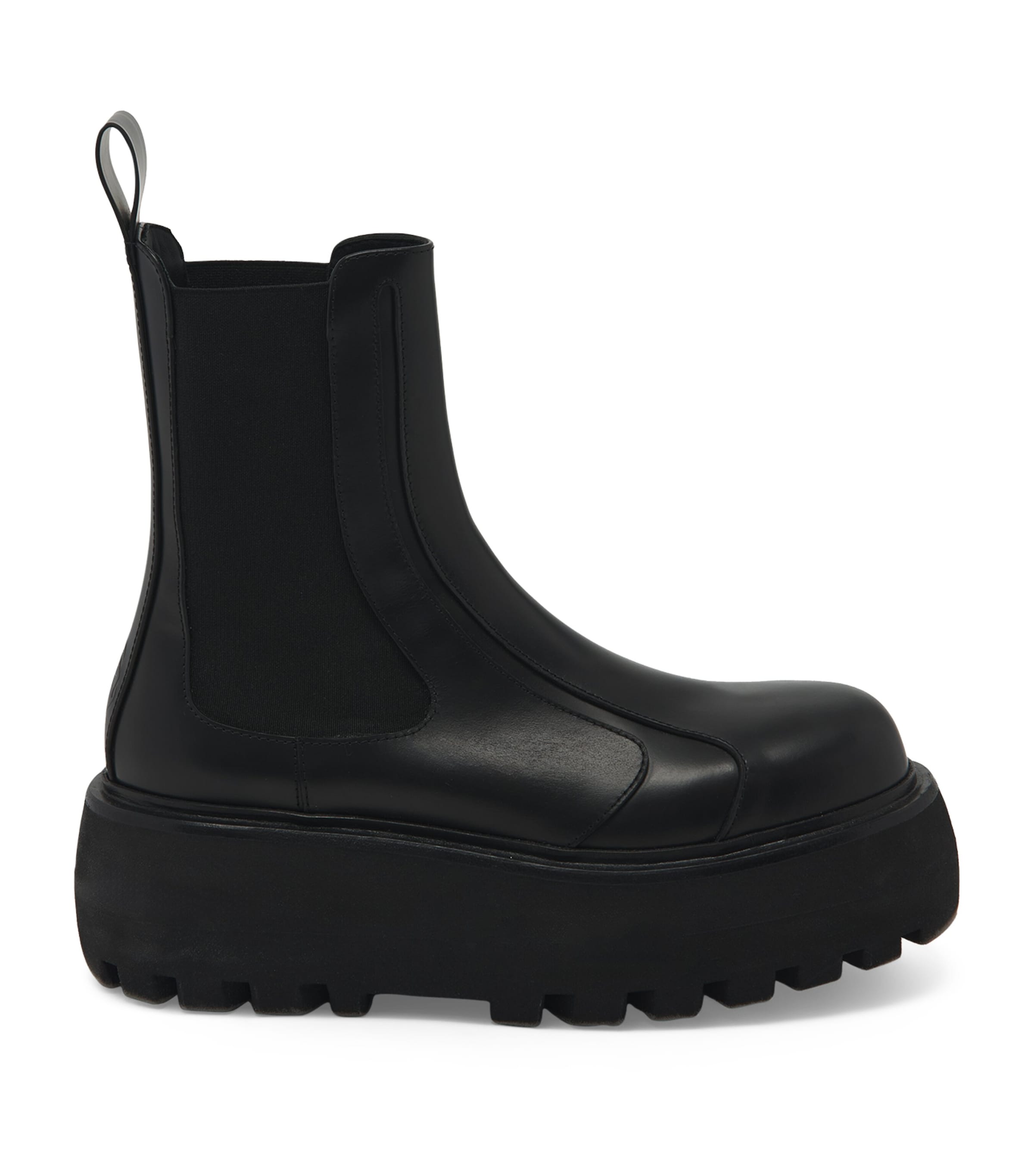 ショートブーツ・ブーティ ALEXANDER MCQUEEN BLACK LEATHER CHELSEA SOFA ANKLE BOOTS MCQUEEN Leather Chelsea boots | THE OUTNET