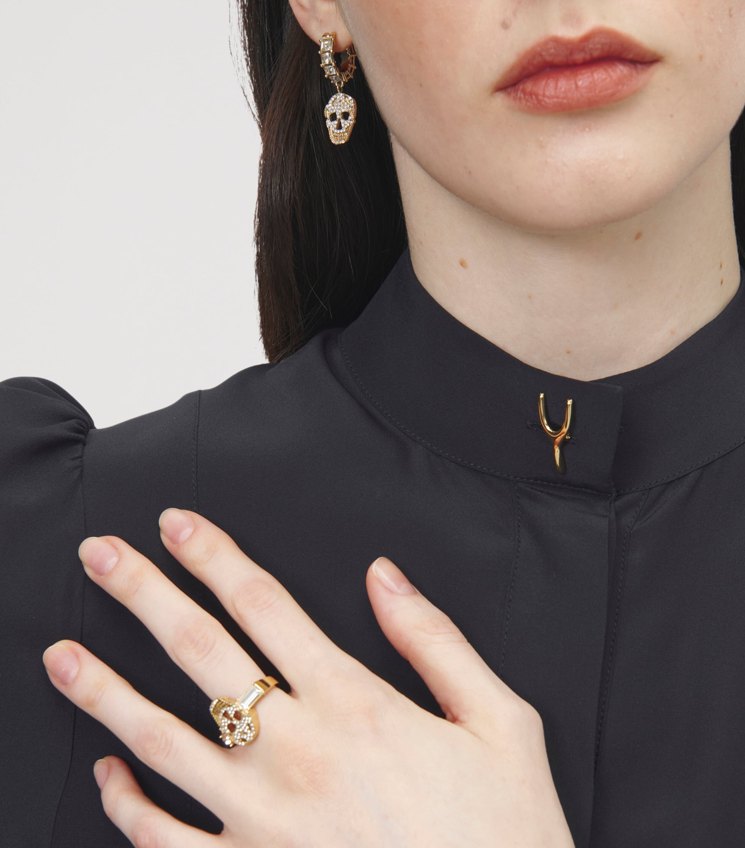 McQueen Pavé Skull Ring Image 2