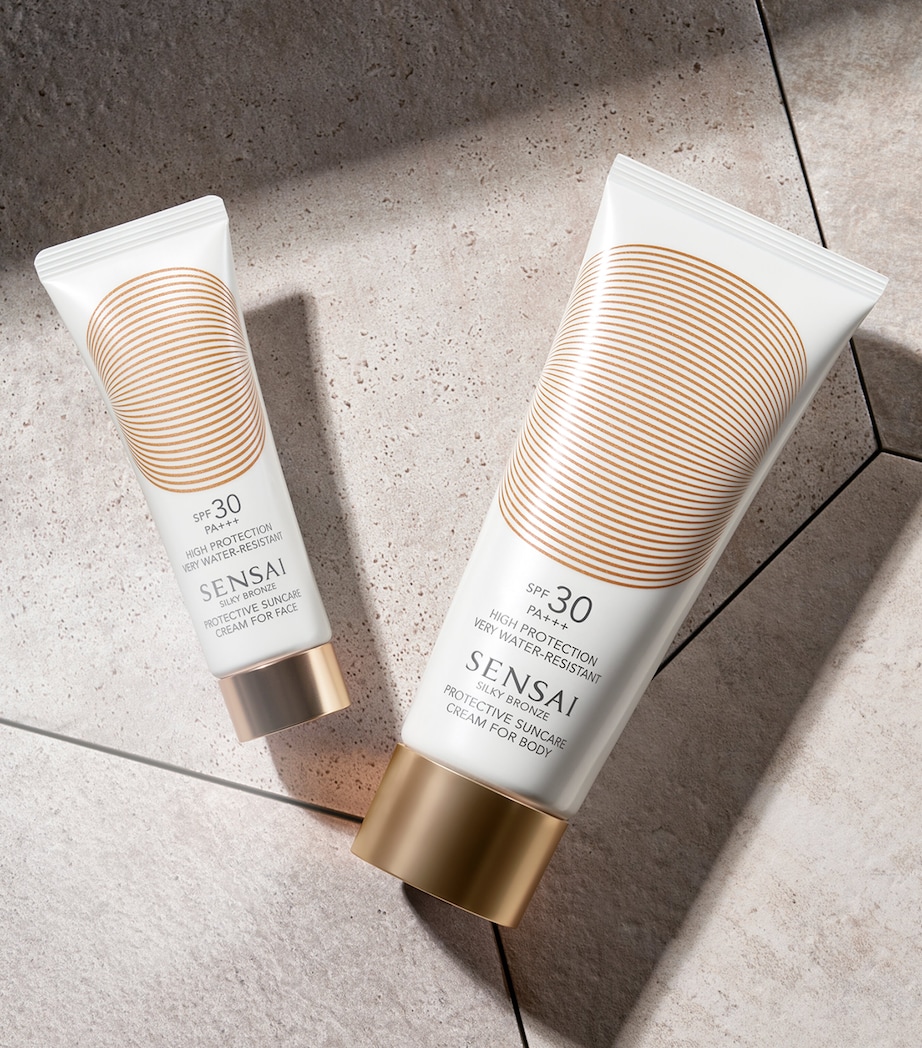 Silky Bronze Protective Suncare Cream For Body SPF 30 (150ml) NO COLOUR Image 3
