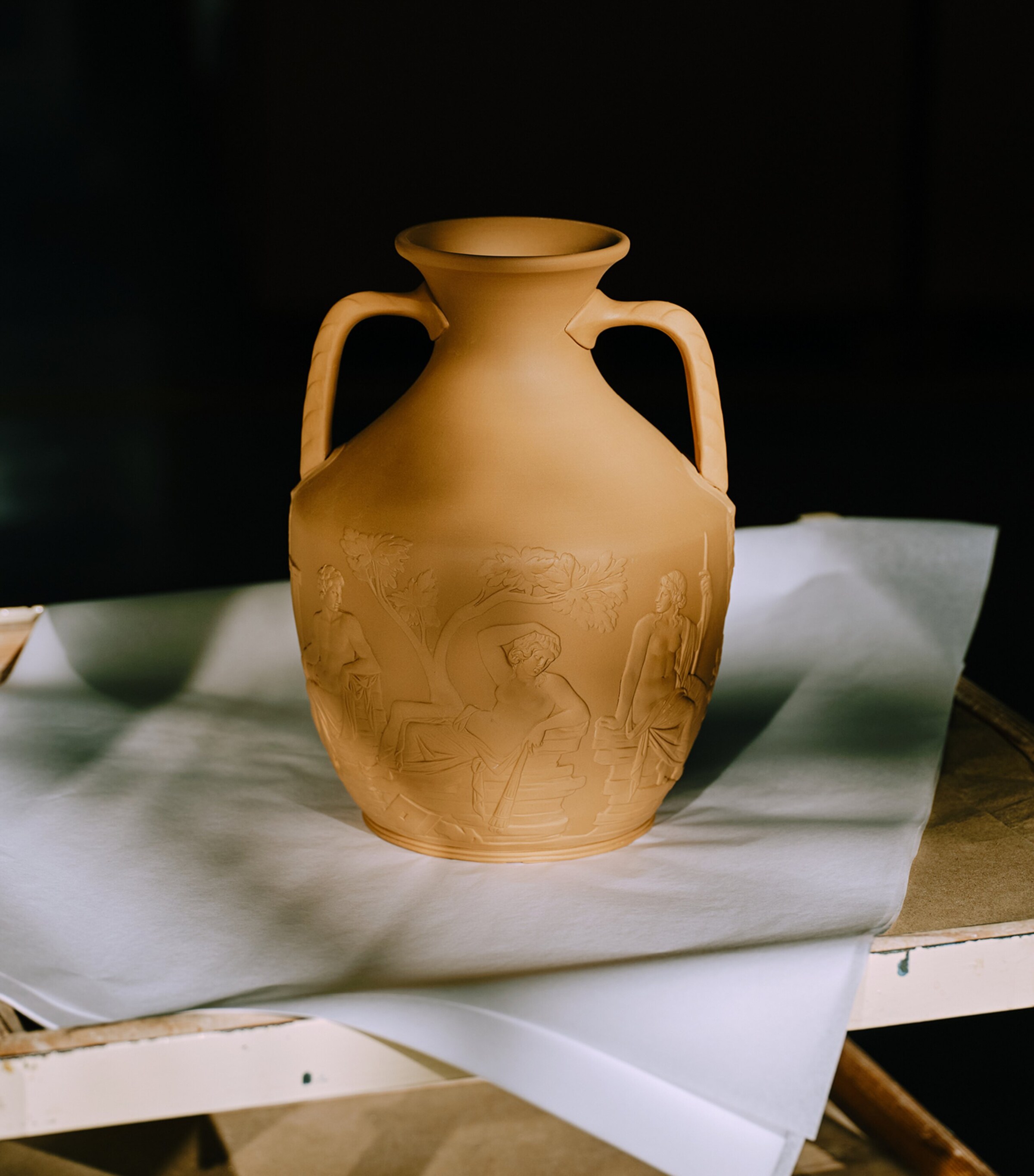 Large Iconic Portland Vase (26cm) BEIGE Image 12