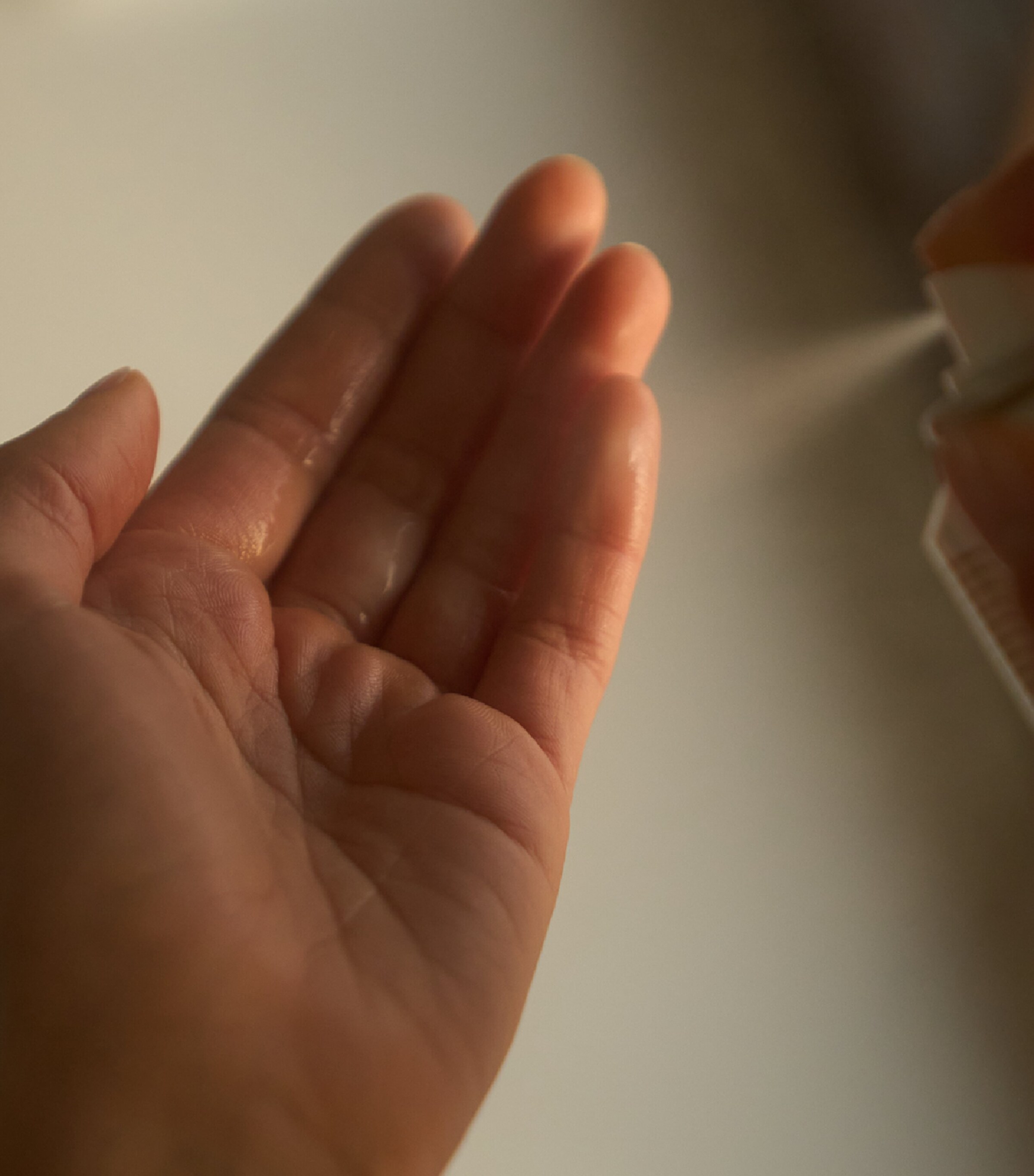 Silky Bronze Cooling Protective Suncare Spray SPF 50+ (150ml) NO COLOUR Image 5