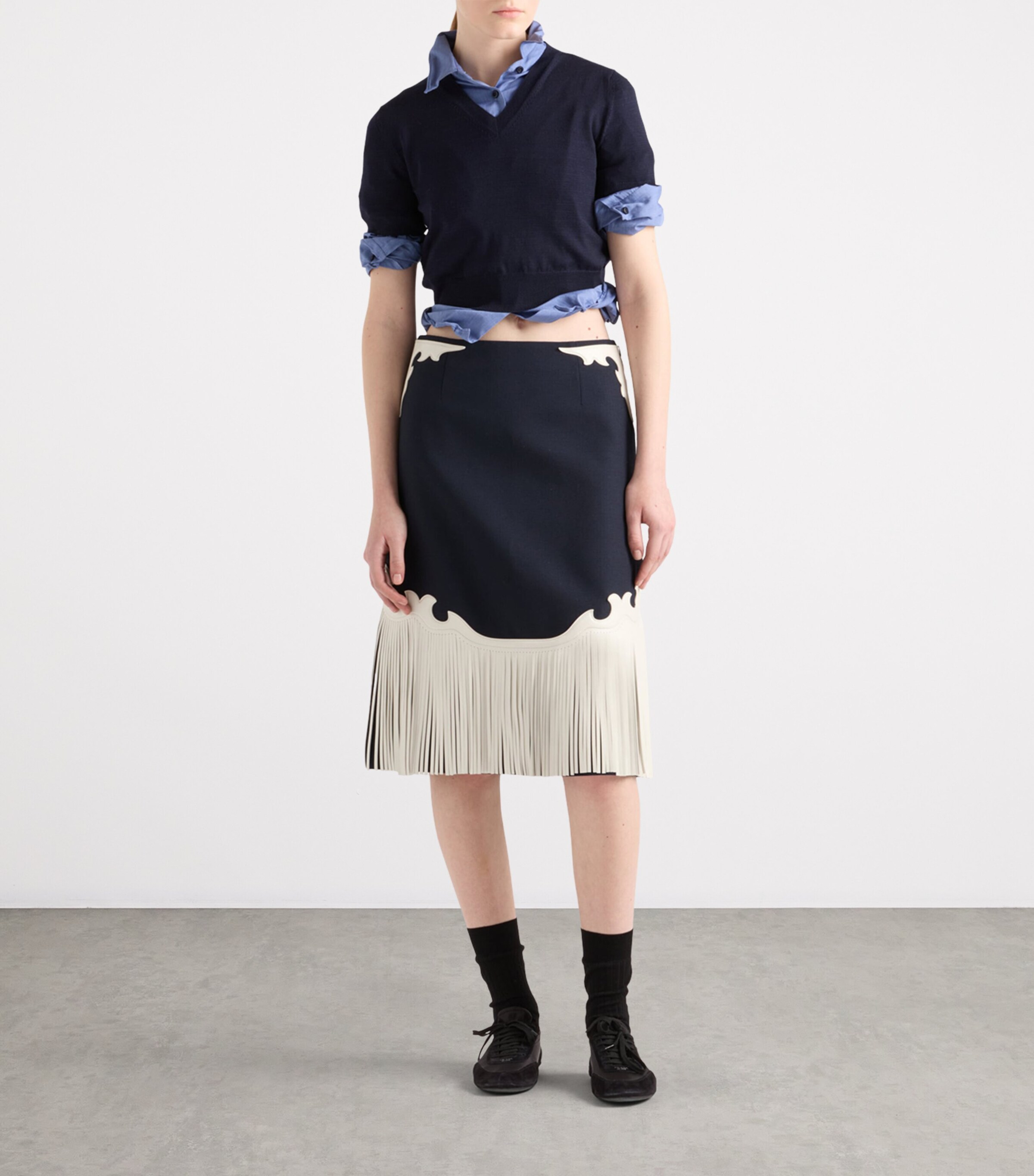 Wool V-Neck Sweater F0008 Image 2