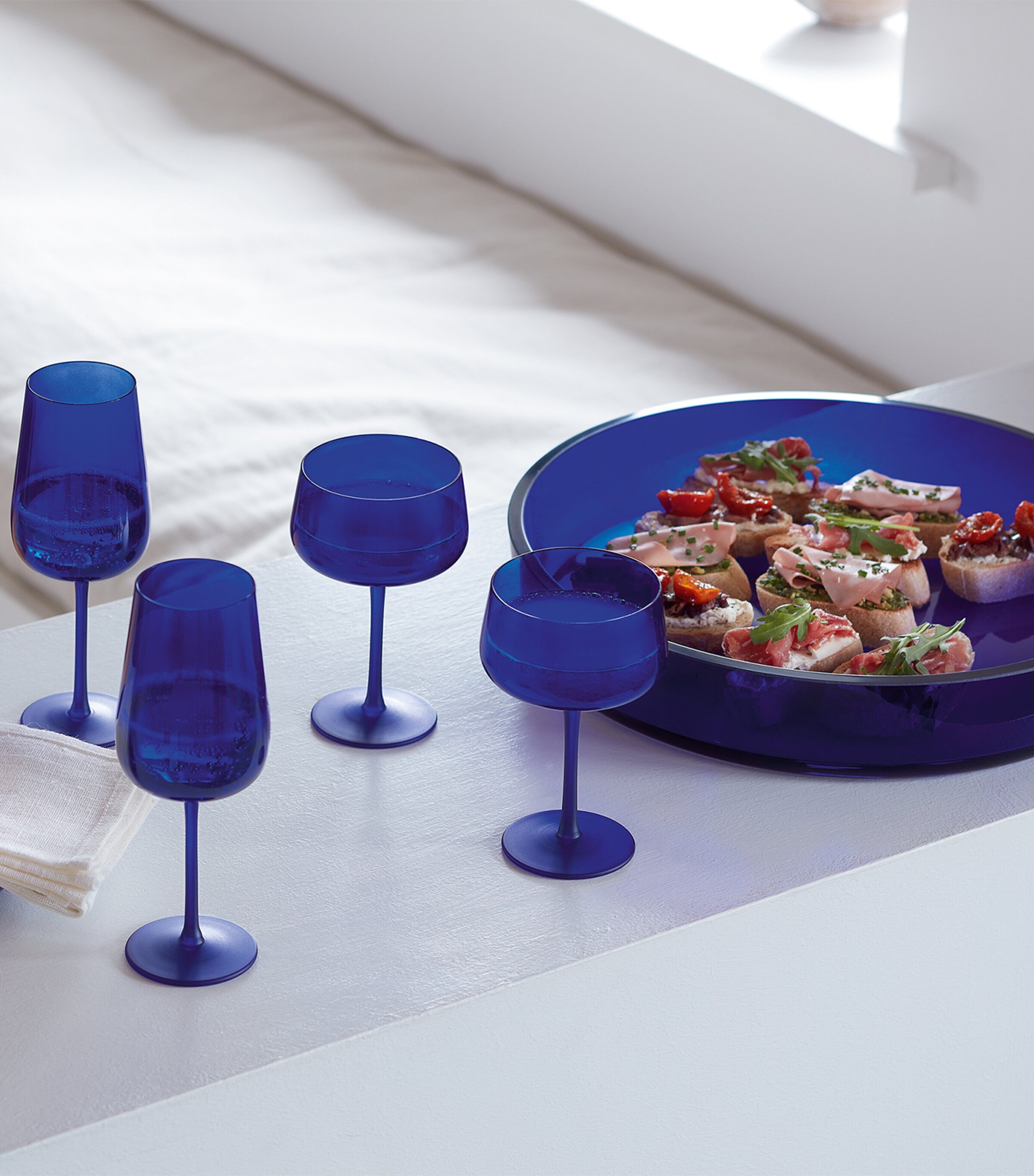 LSA International Set of 2 Arc Contrast Cocktail Glasses (280ml) Blue Image 4