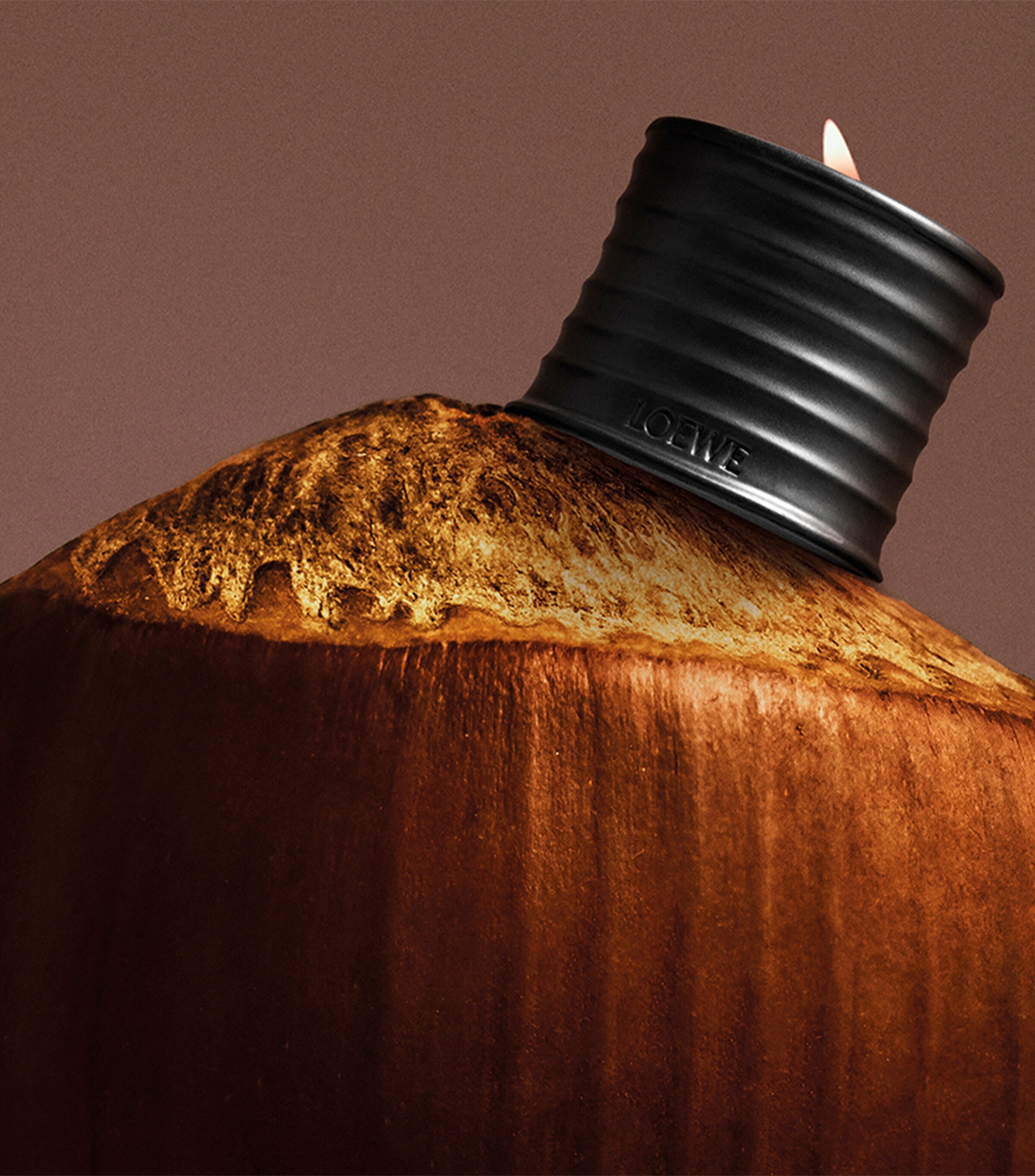 LOEWE Medium Roasted Hazelnut Candle (610g) Image 3