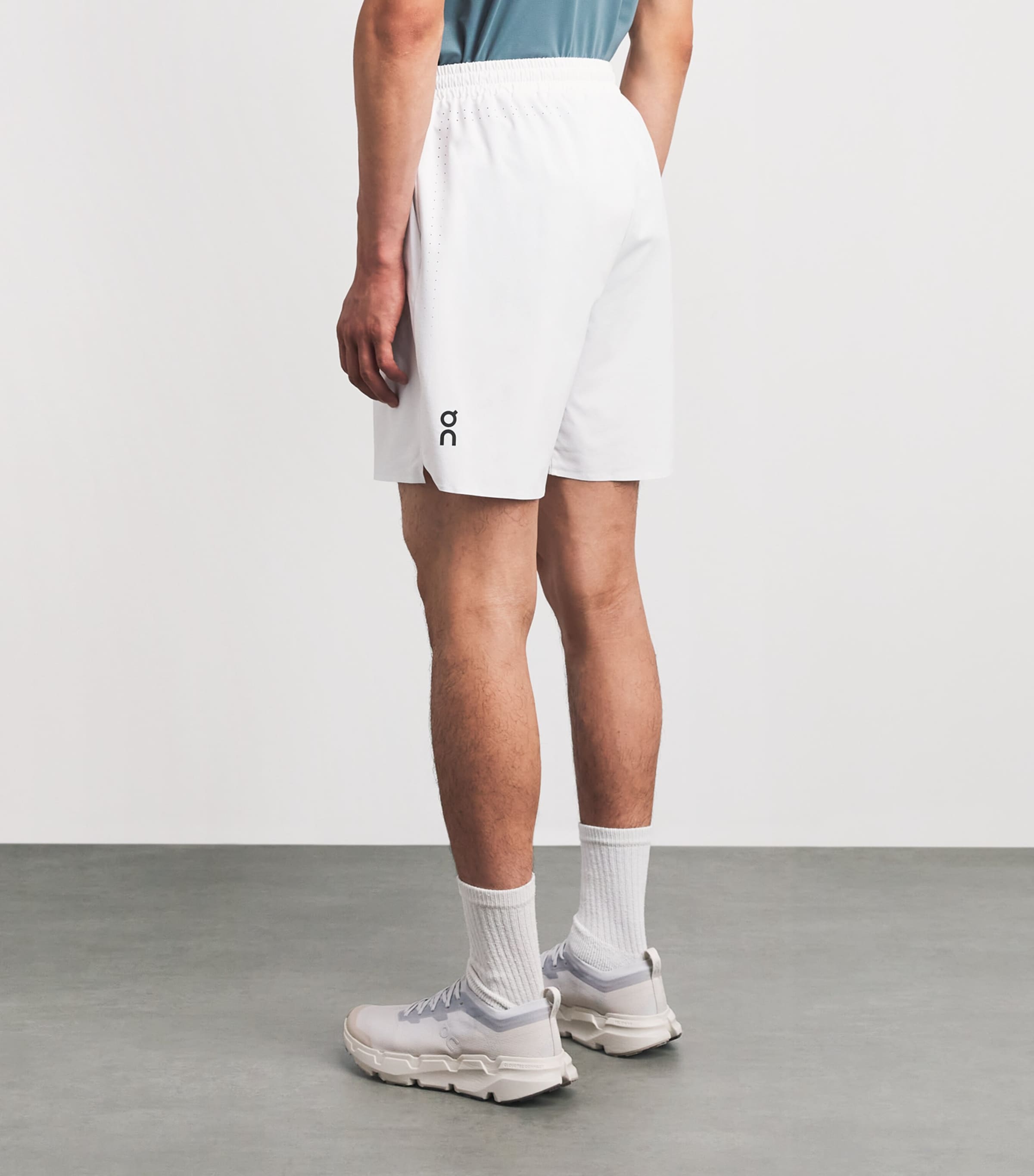 On Mens 7" Core Shorts White Image 5