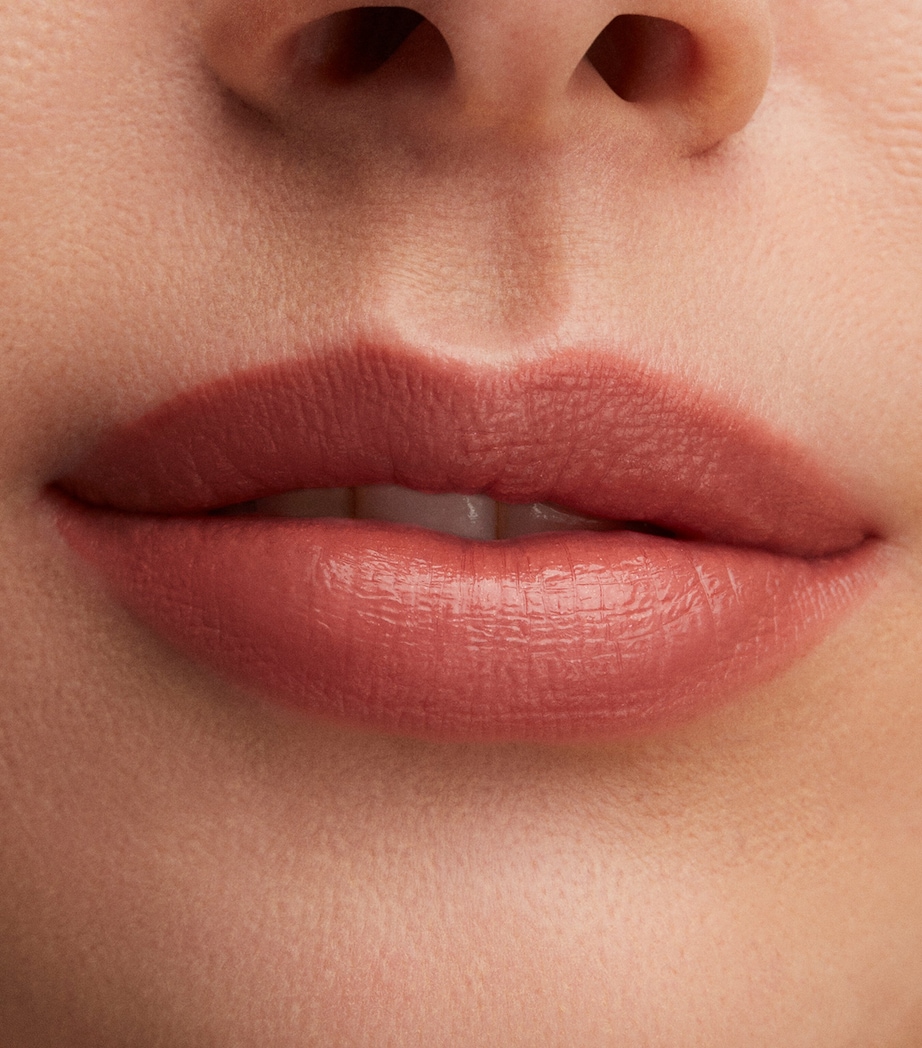 Lustreglass Sheer-Shine Lipstick HUG ME Image 4