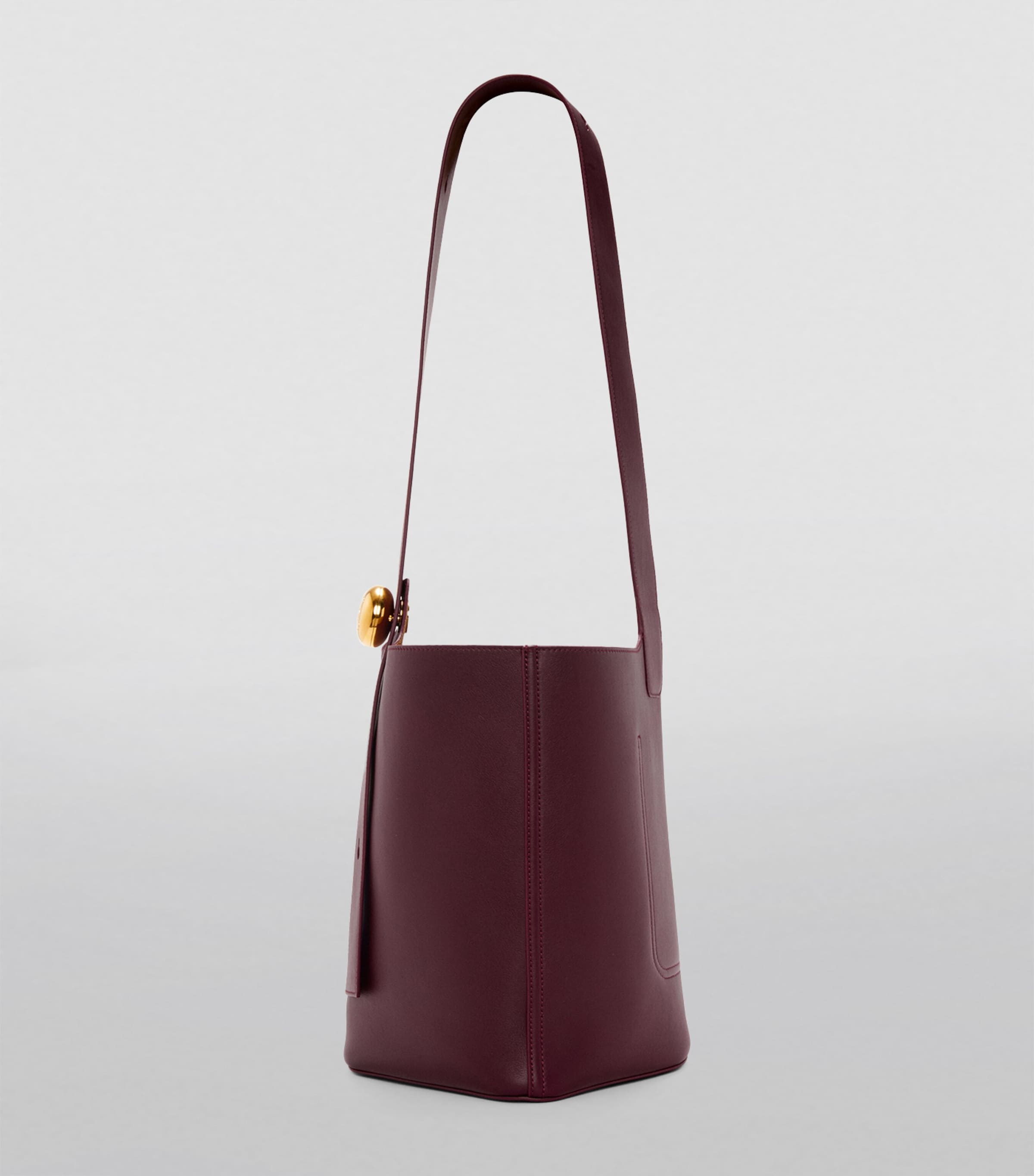ショルダーバッグ・ポシェット LOEWE DARK BURGUNDY PEBBLE BUCKET MEDIUM BAG LOEWE Medium Pebble-Calfskin Bucket Bag | Harrods UK