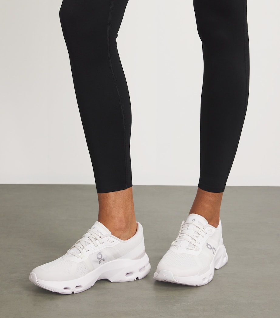 On Cloudpulse Trainers White | Frost Image 2