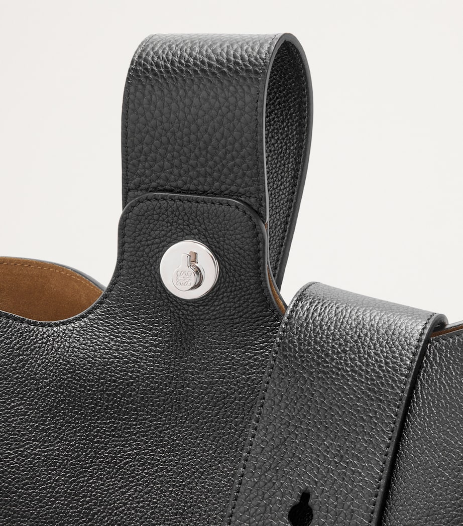 Large Leather Pebble Bucket Bag BLACK Image 9