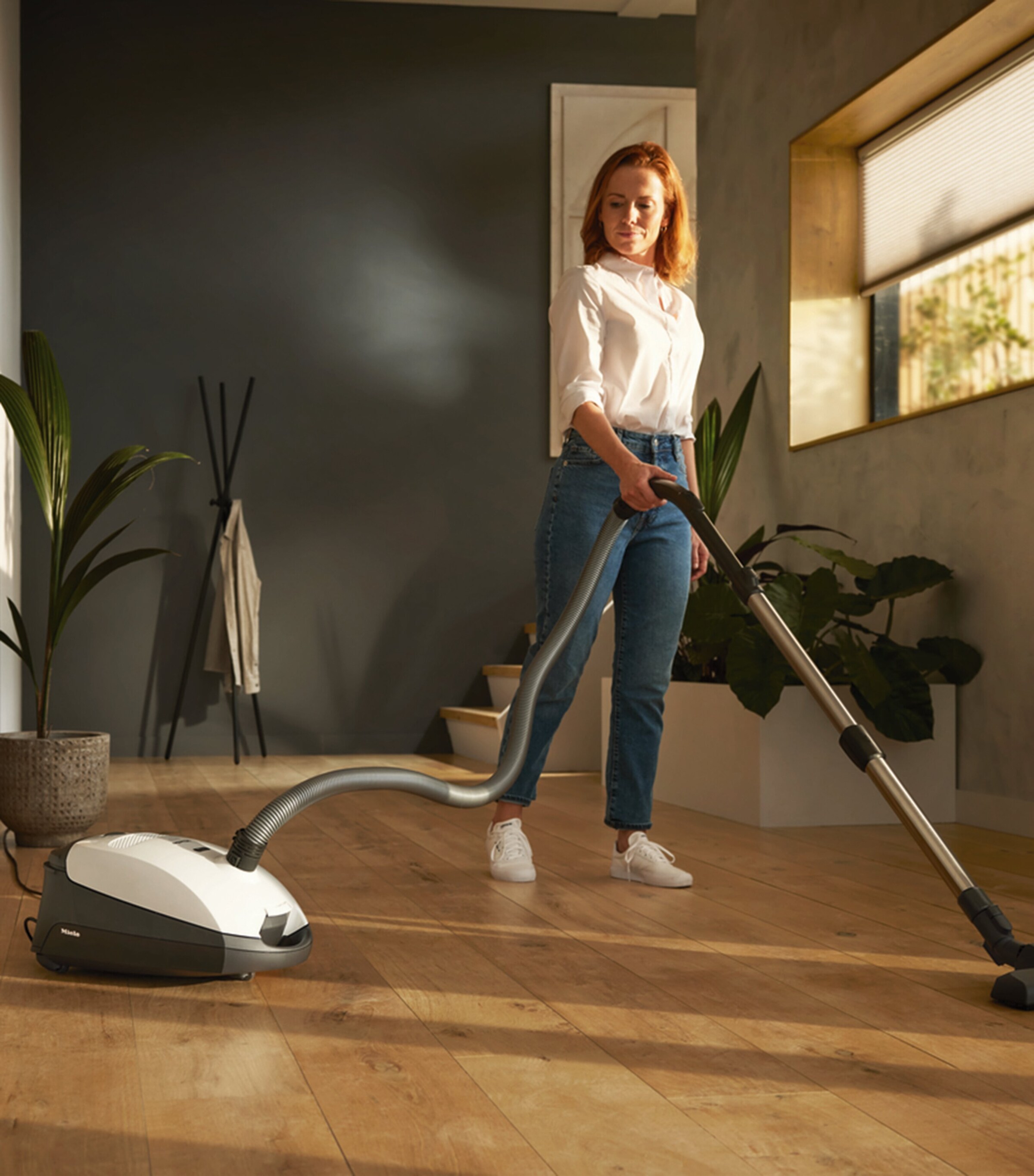 Classic C1 Flex Vacuum Cleaner WHITE Image 2