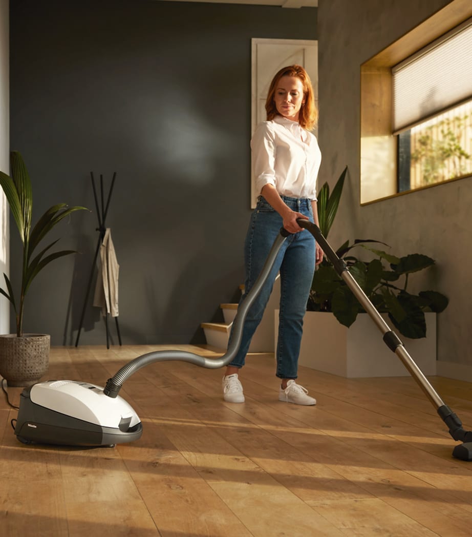 Classic C1 Flex Vacuum Cleaner WHITE Image 2