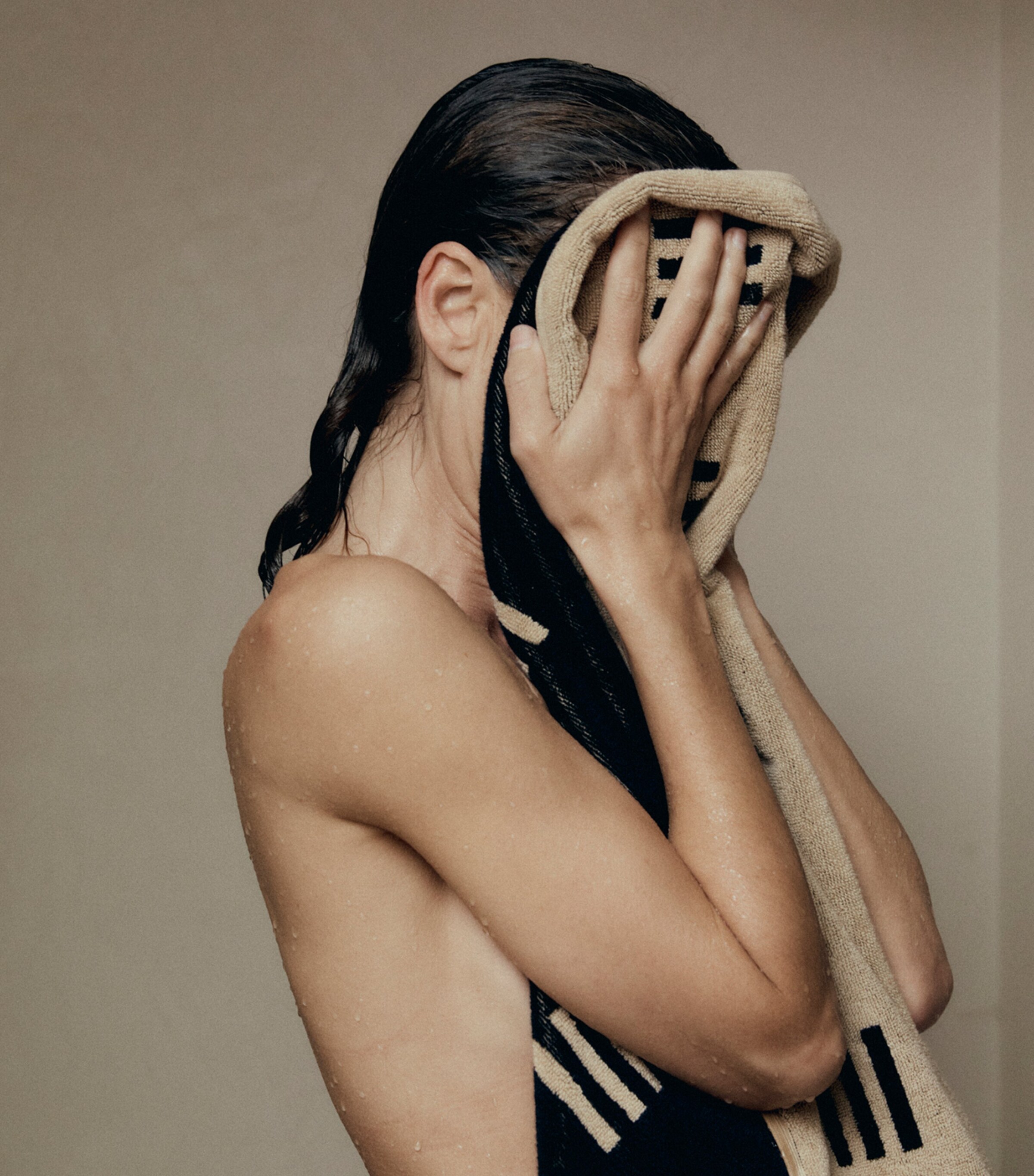 Cotton Weave Claremont Bath Towel (40cm x 70cm) SAND & NOIR Image 5