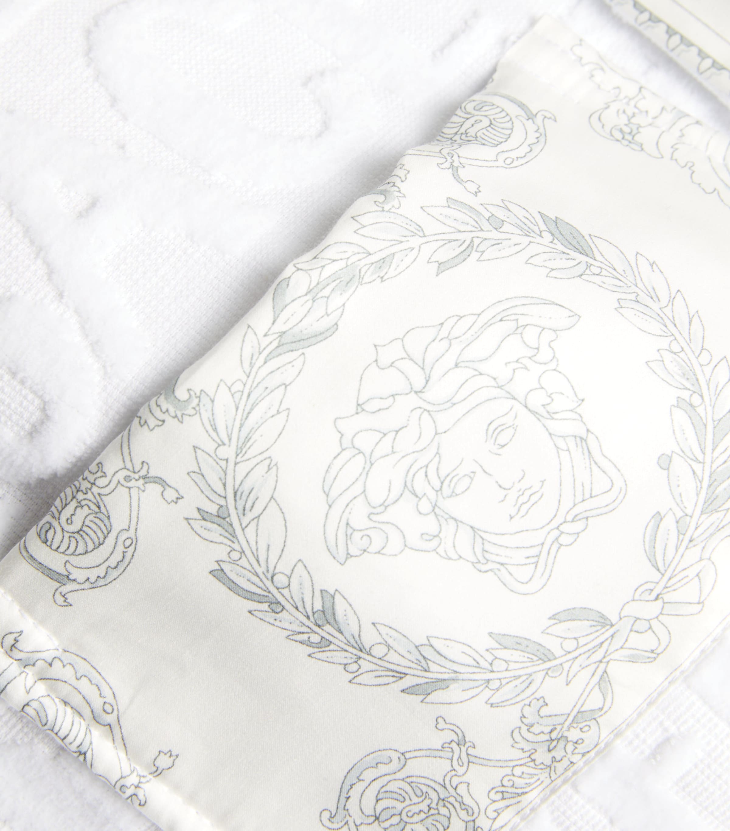 Baroque Bath Robe 5W380 WHT/WHT Image 4