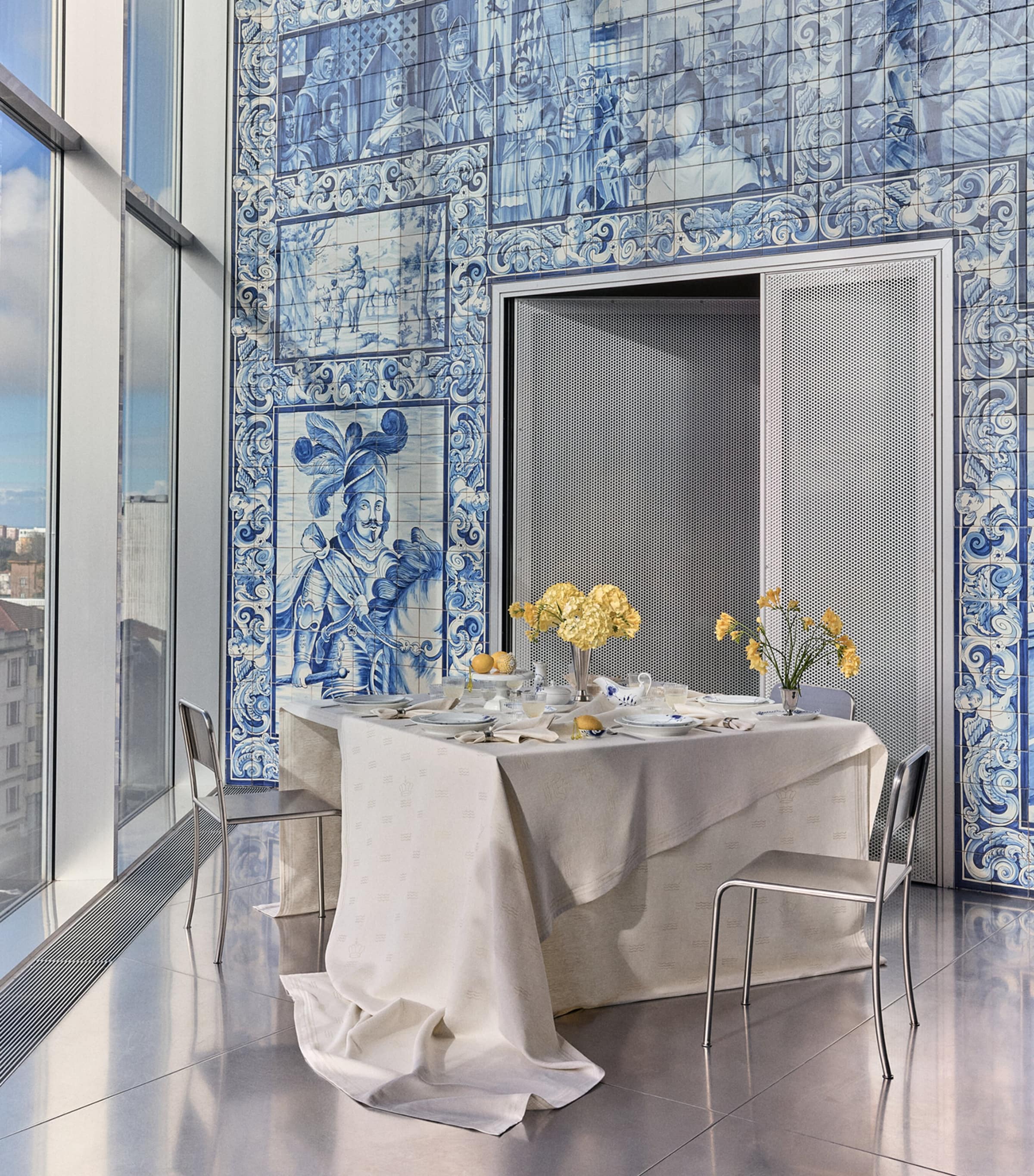 Jacquard Waves Tablecloth (145cm x 270cm) WHITE Image 2