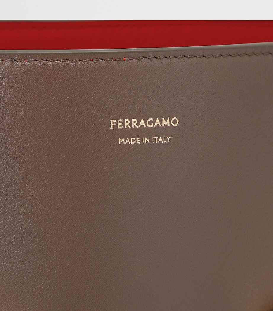 Leather Hug Soft Shoulder Bag BROWN Image 4