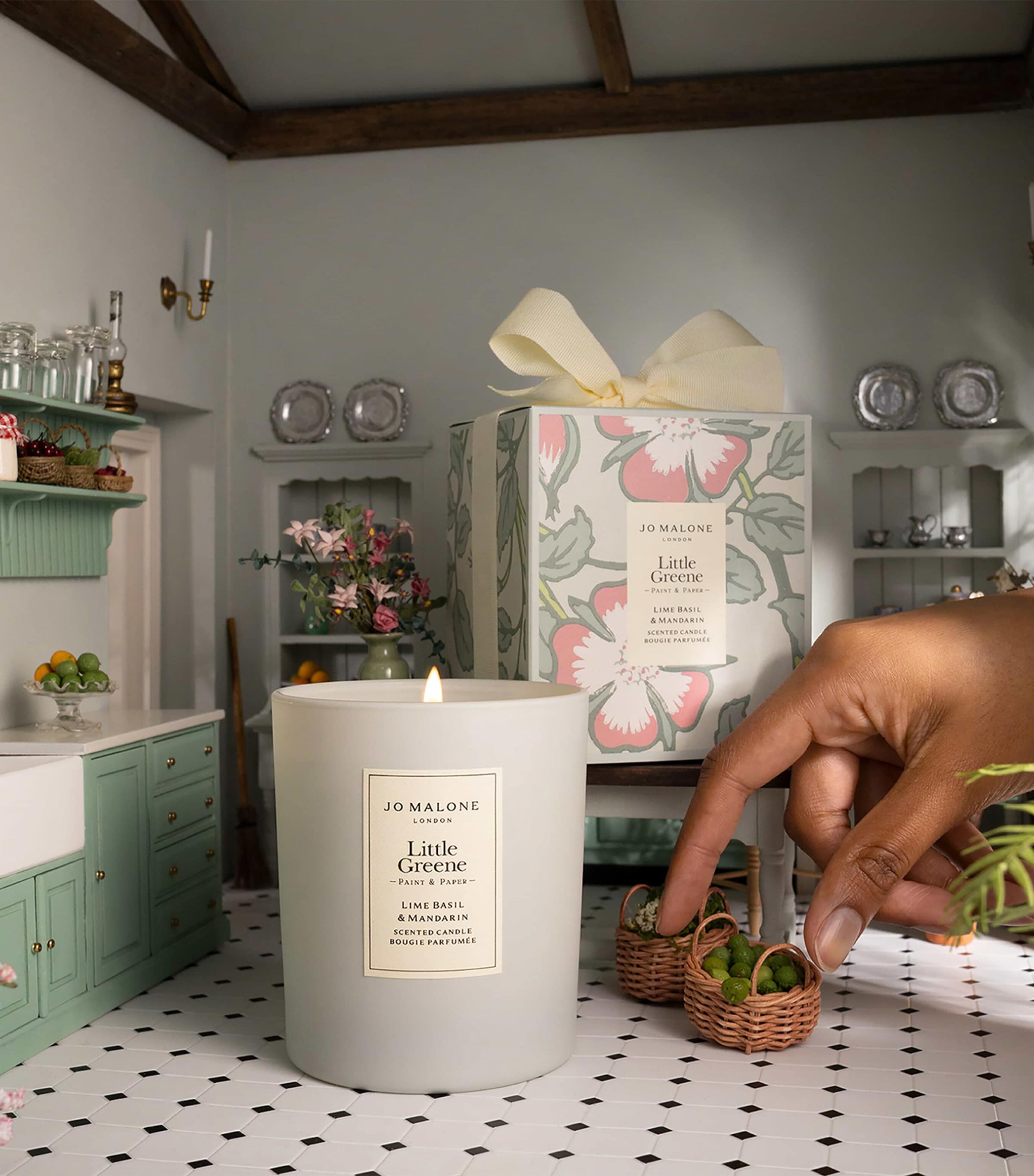 x Little Greene Special Edition Lime Basil & Mandarin Scented Candle (200g) NO COLOUR Image 3