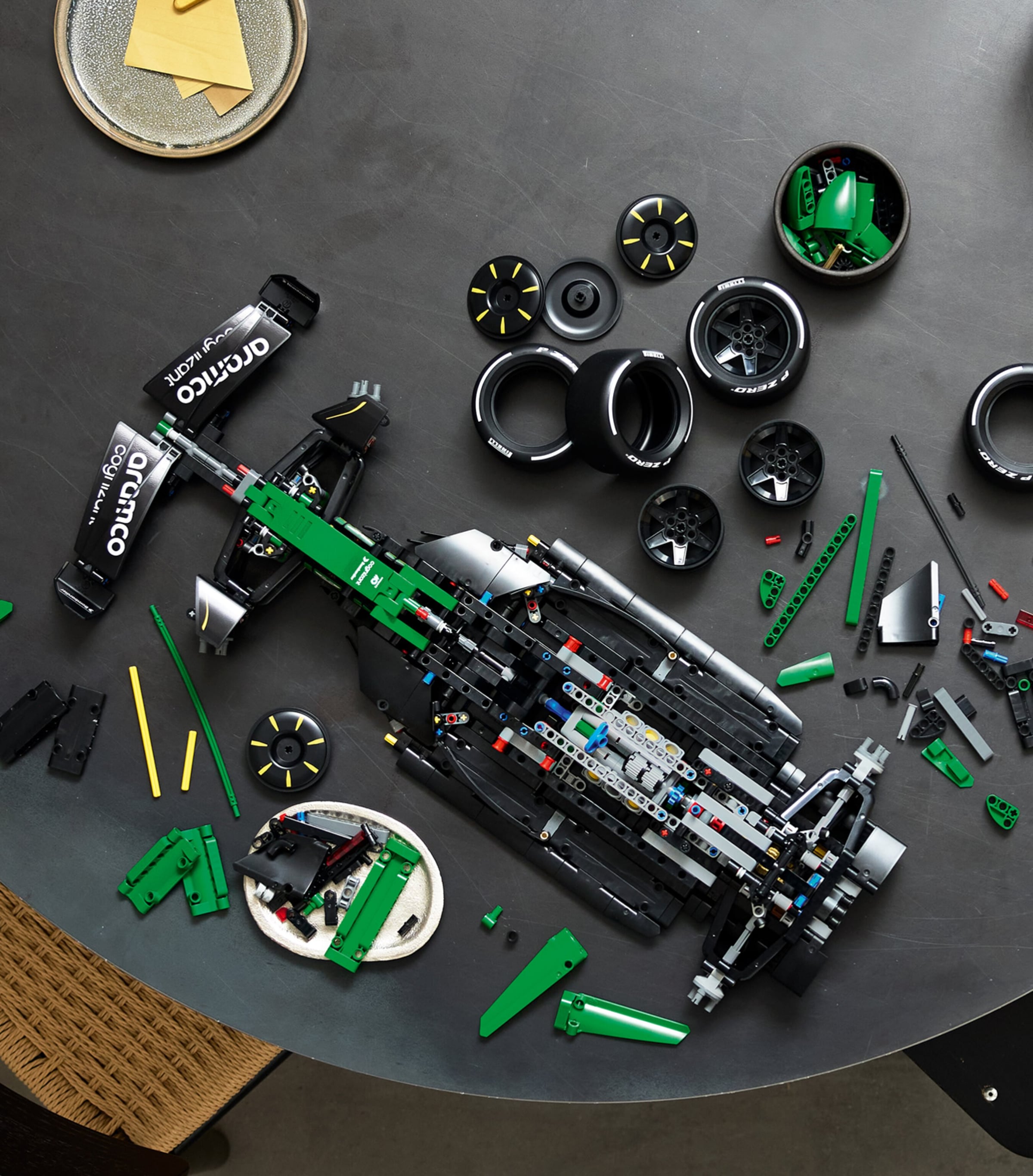 Lego TECHNIC Aston Martin Aramco AMR25 F1 Car Set 42240 Image 3
