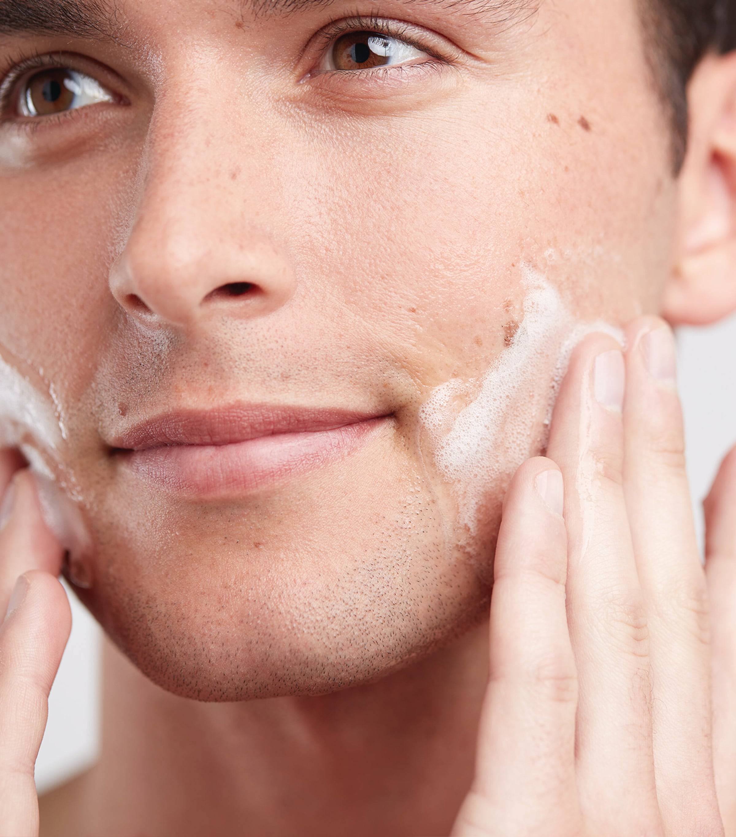 Dynamic Resurfacing Facial Wash (200ml) NO COLOUR Image 3