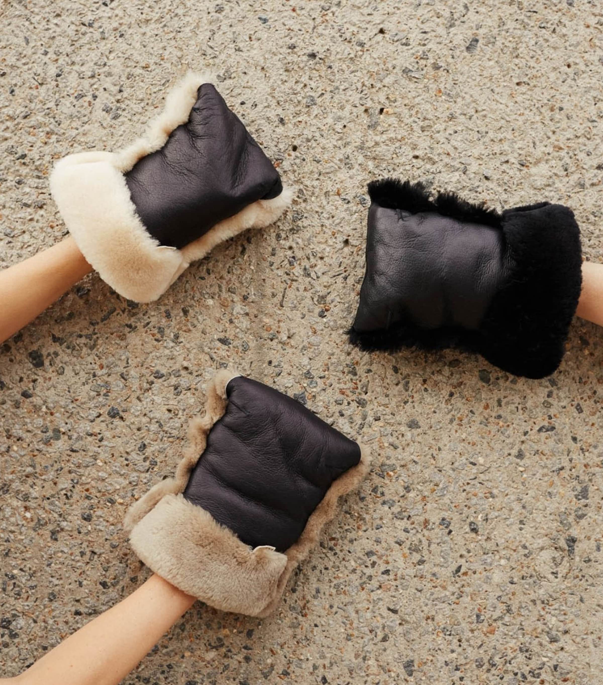 Binibamba Sheepskin Buggy Mittens Noir + Toast Image 2