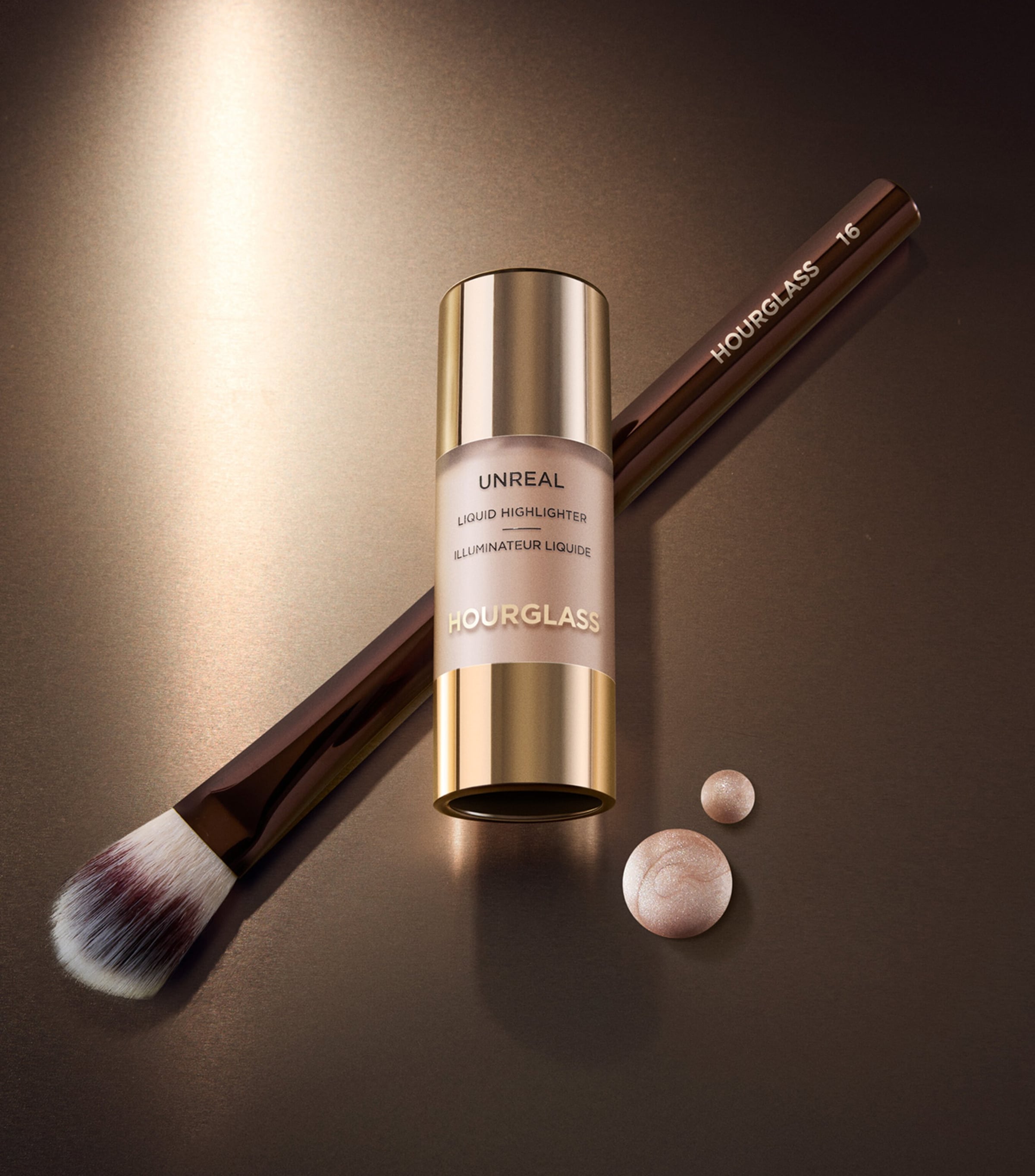 Hourglass No. 16 Highlighter Brush Image 3