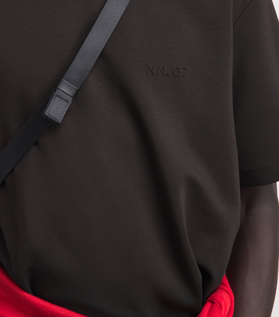 NN.07 Mens Relaxed Logo Nat T-Shirt Deep Truffle Image 3