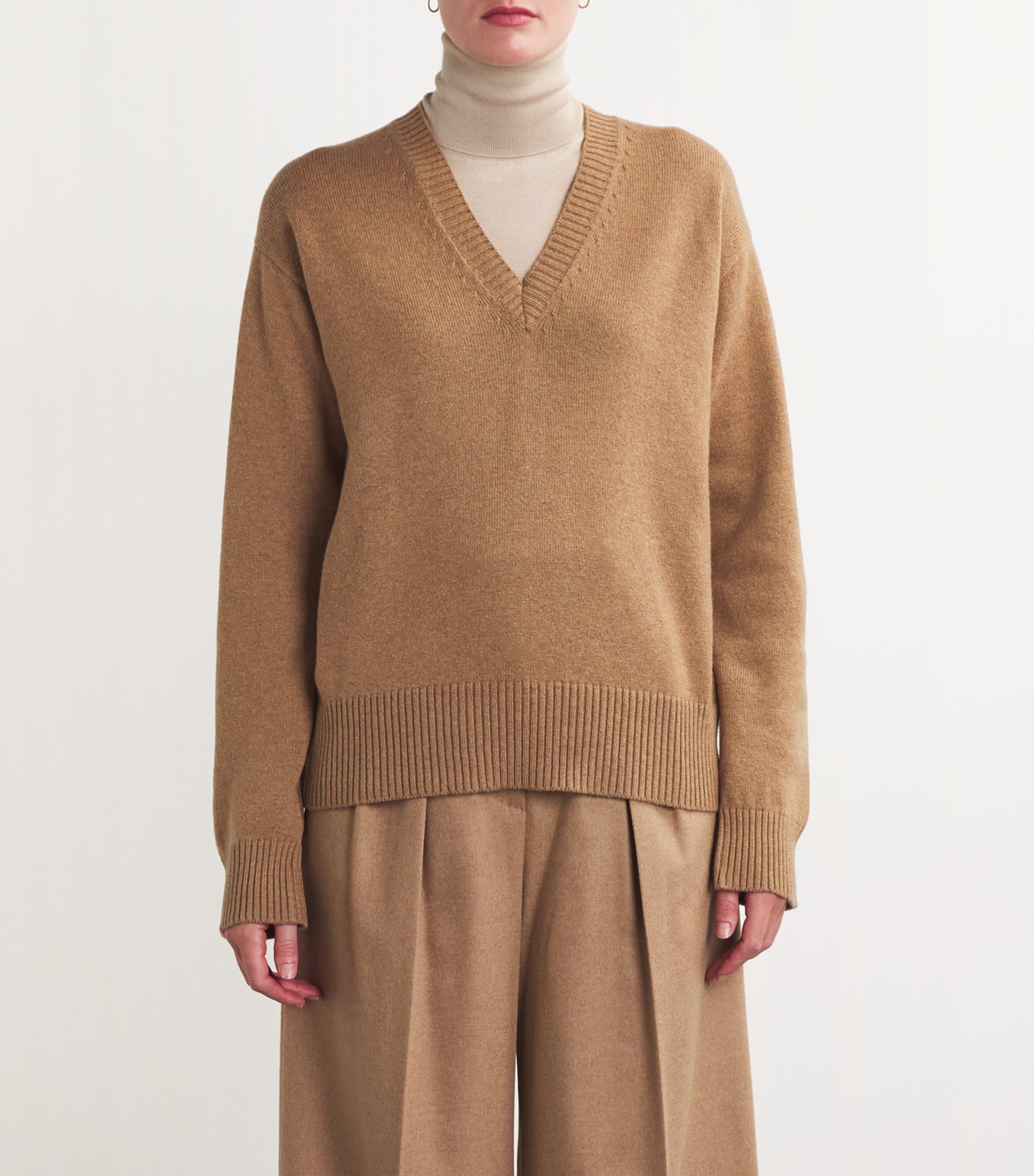 Cashmere V-Neck Sweater LLAMA Image 3