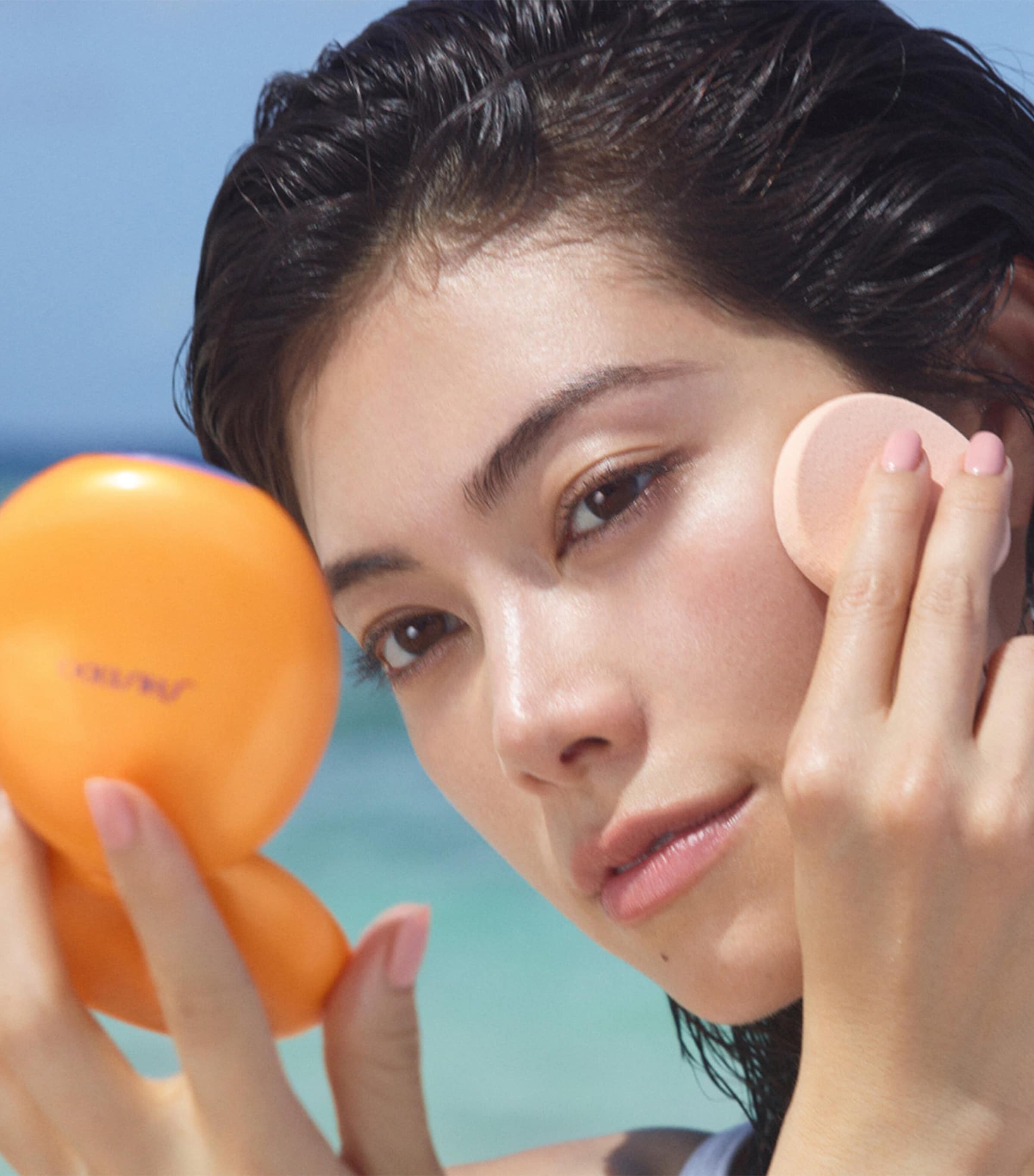 Tanning Compact Foundation SPF10 NA Image 3