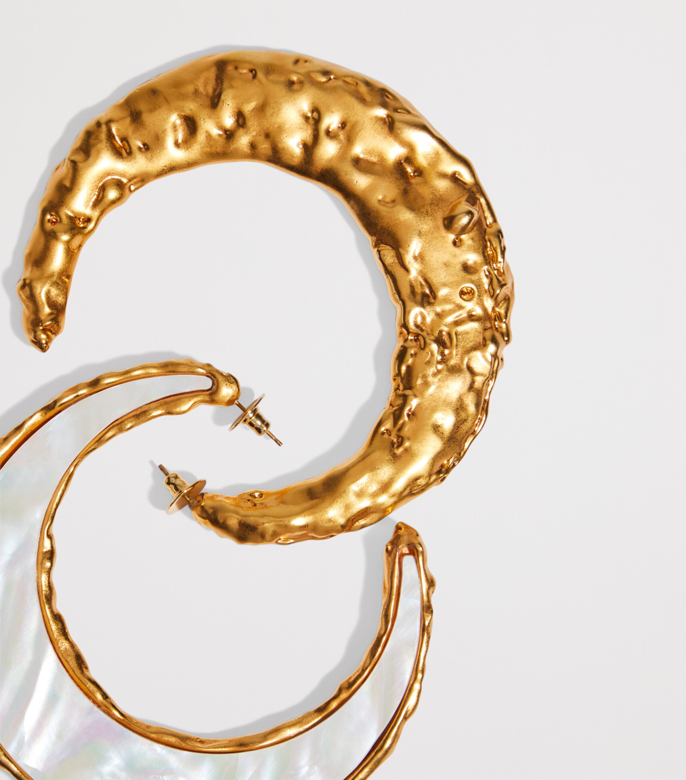Schiaparelli Mother-of-Pearl Hoop Earrings Gold Image 4