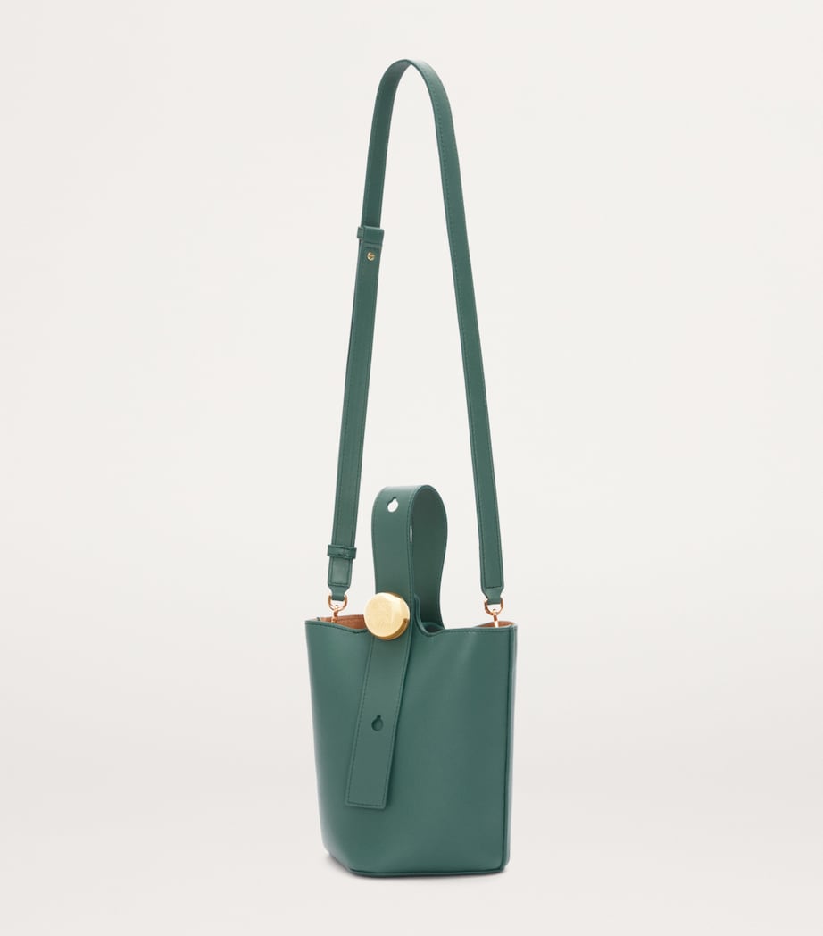 Mini Leather Pebble Bucket Bag VETIVER Image 4