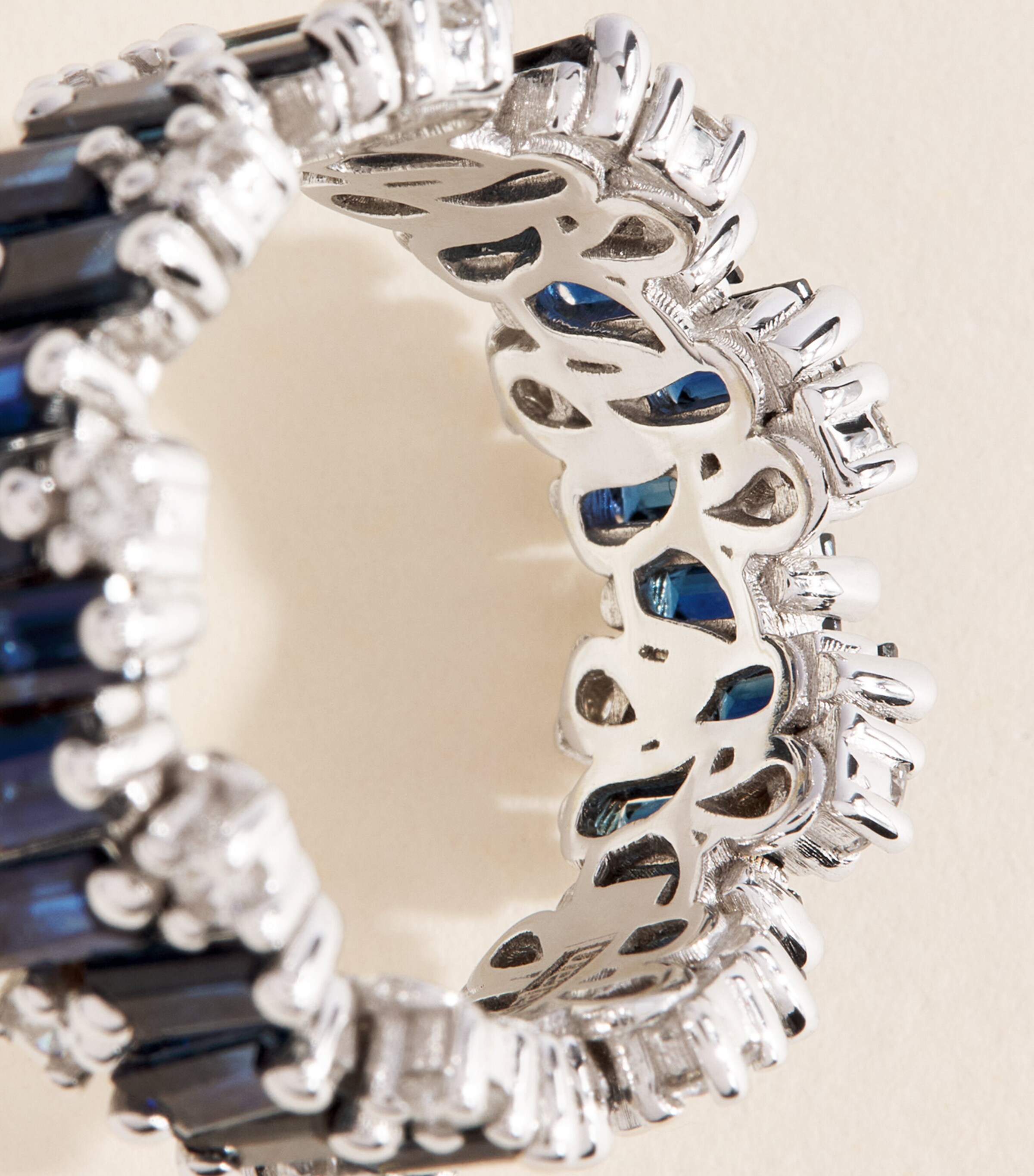 Suzanne Kalan White Gold, Diamond and Blue Sapphire Shimmer Audrey Ring — foto 4