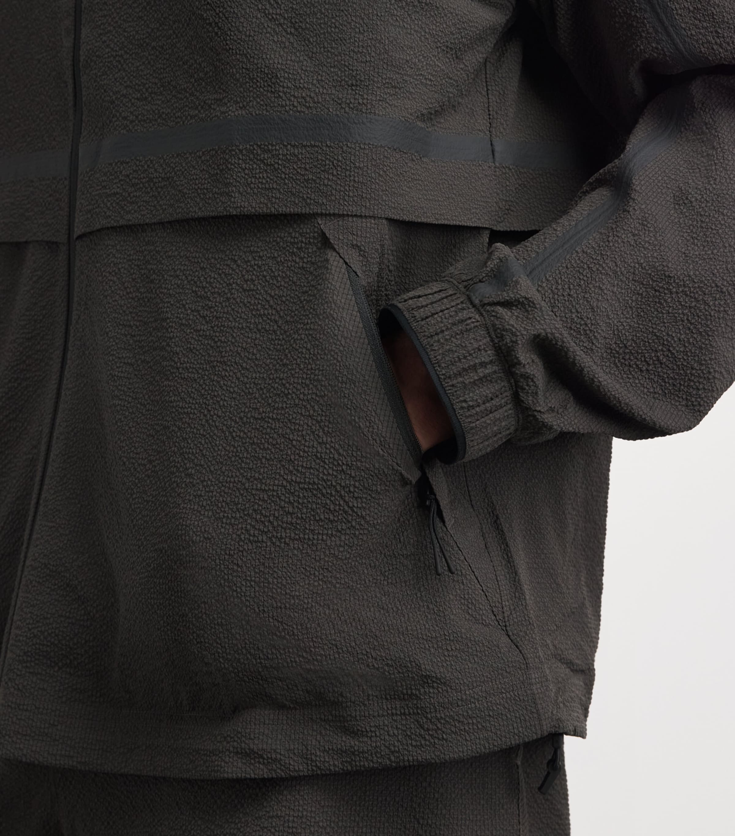 On Mens Performance Volt Jacket Espresso Image 3