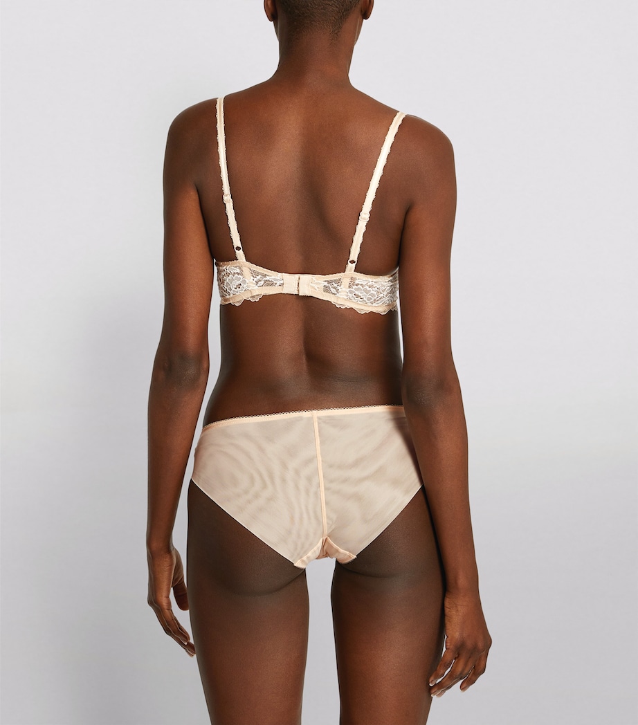 Lace Perfection Plunge Push-Up Bra CAFÉ CRÈME Image 3