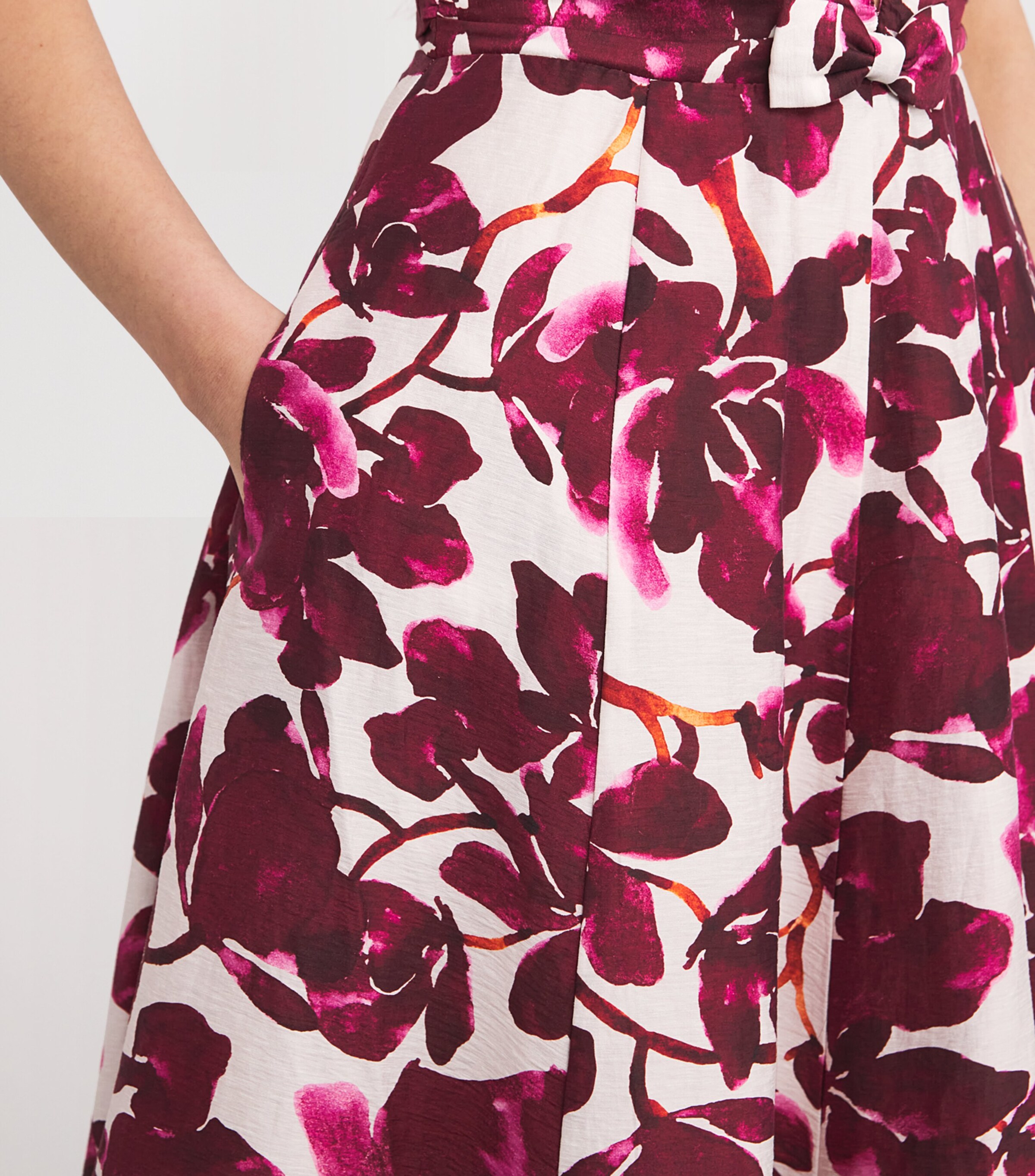 ◆関税込◆【REBECCA VALLANCEC】Nerissa floral midi dress Rebecca Vallance Floral Nerissa Midi Dress | Harrods CA