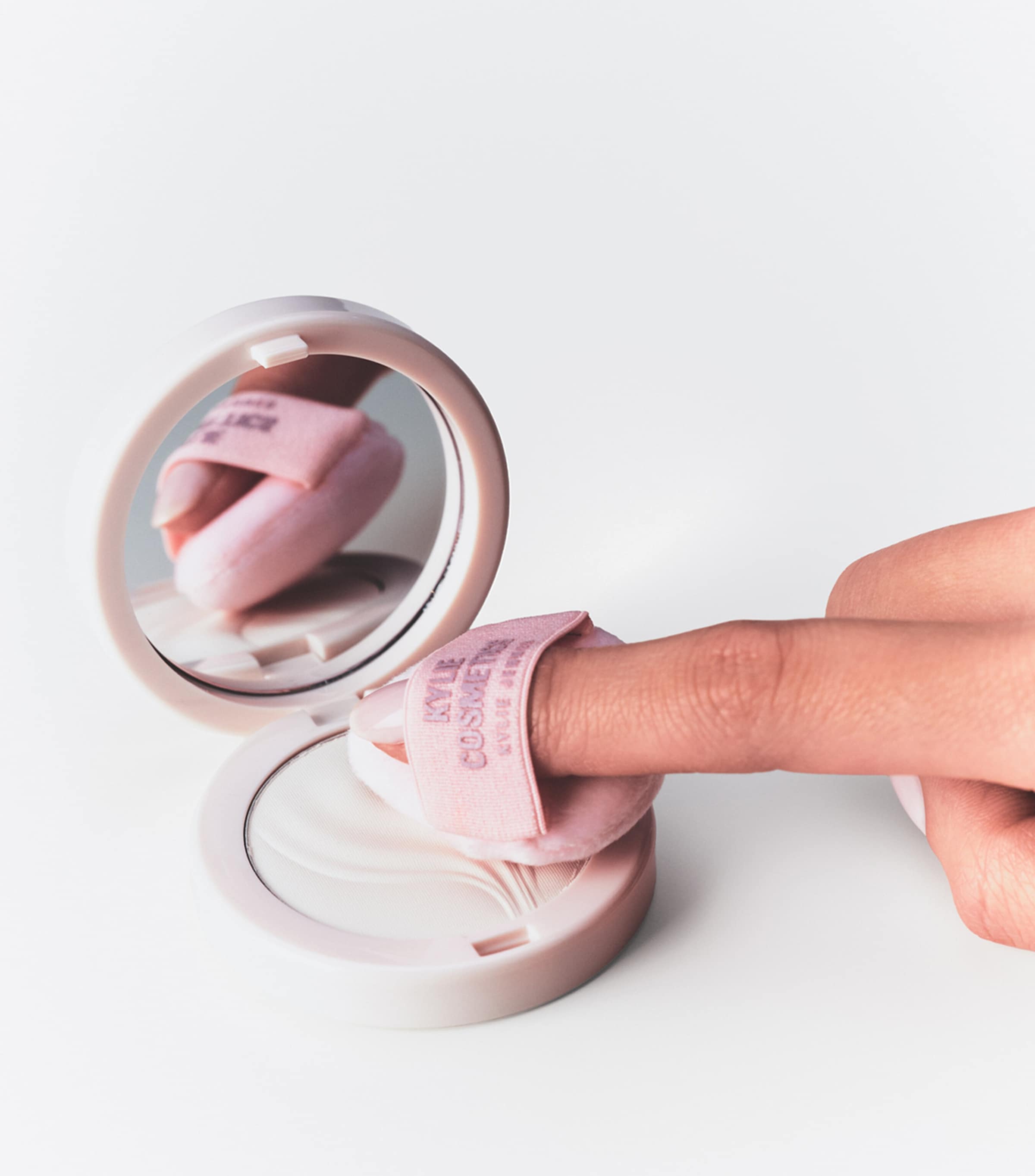 Kylie Cosmetics Natural Blur Brightening Powder Deep Peach Image 2