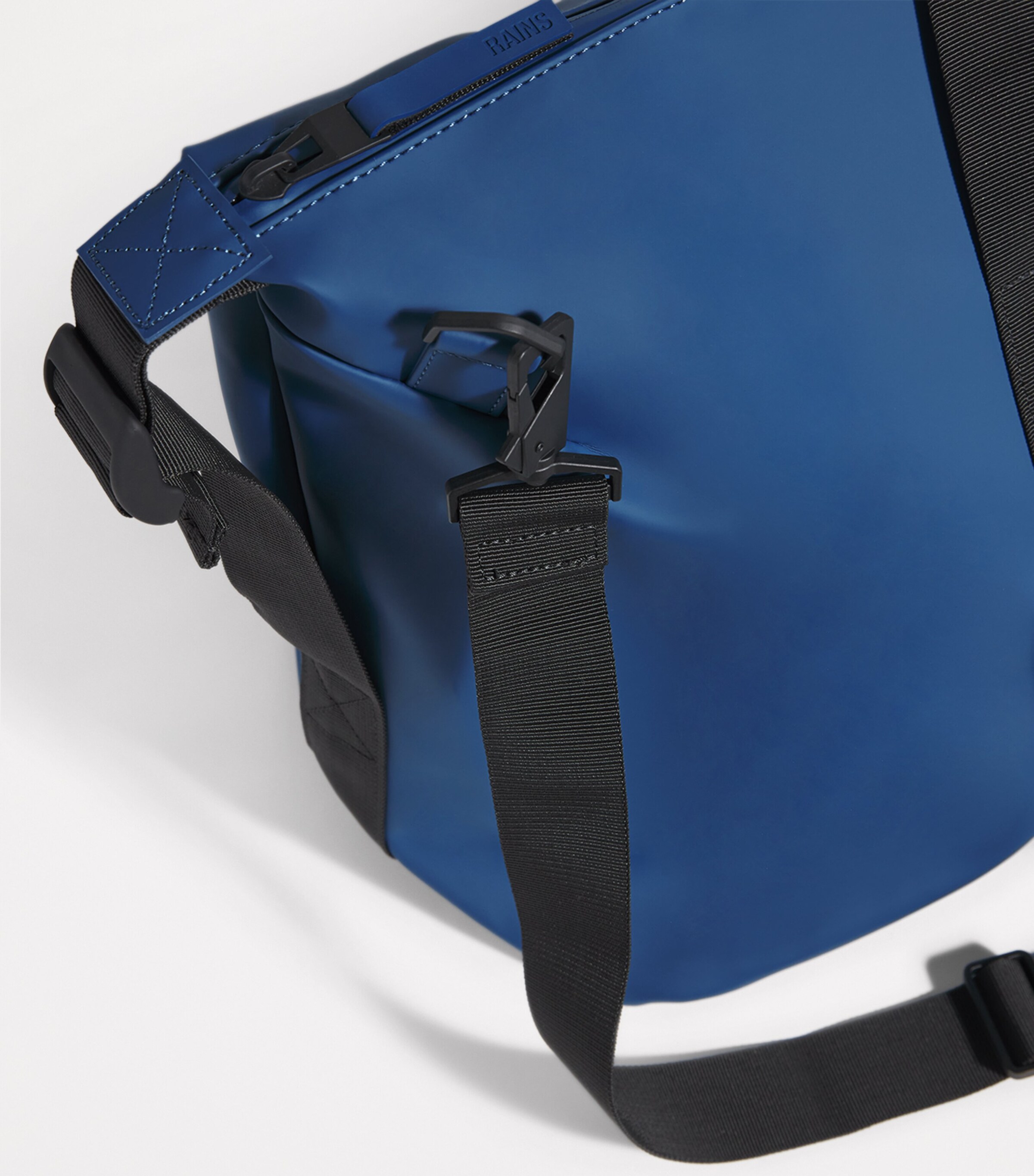 Rains Hilo Weekend Bag Pulse Image 6