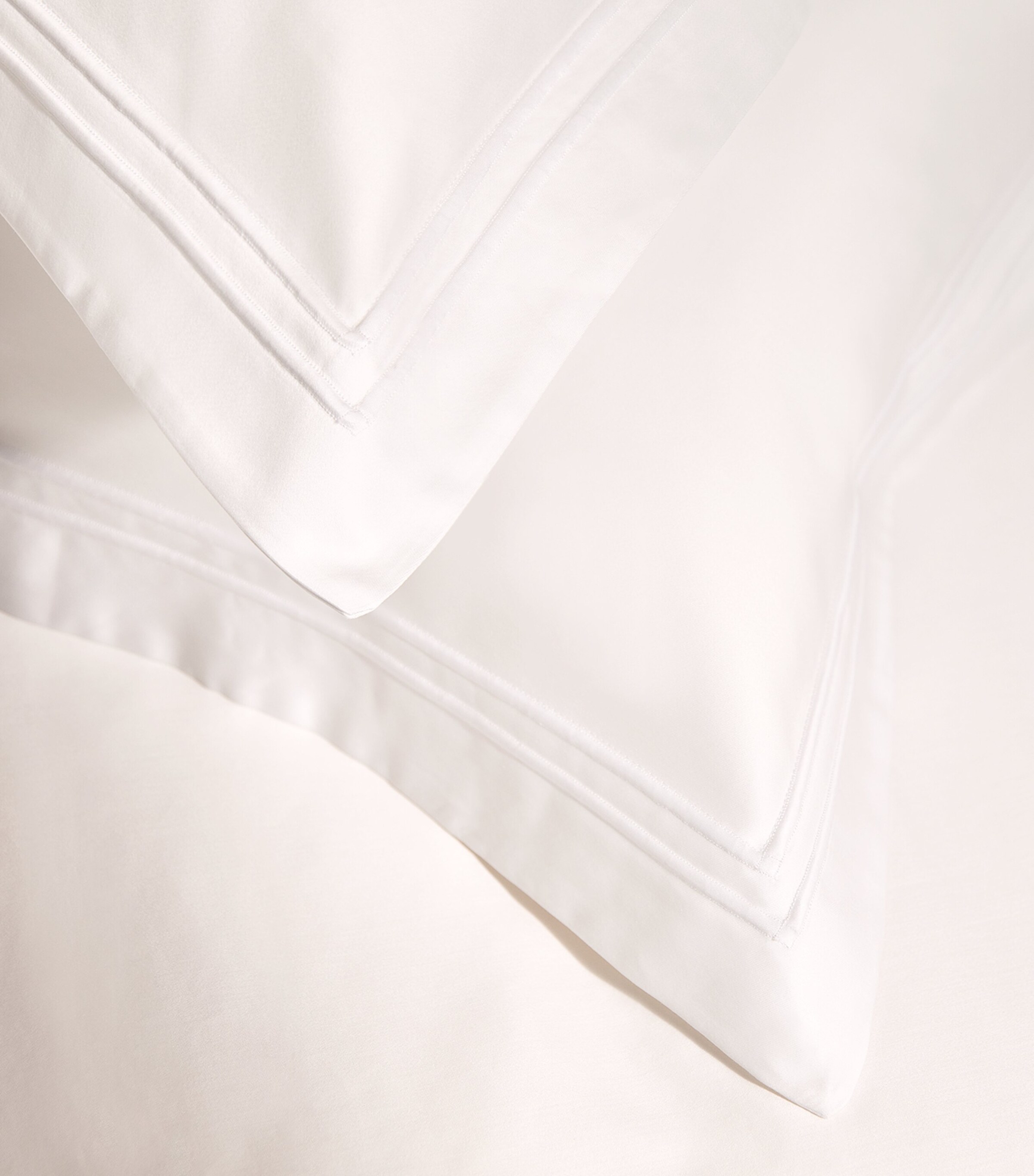Harrods of London Richmond Oxford Pillowcase Pair (50cm x 75cm) White Image 6
